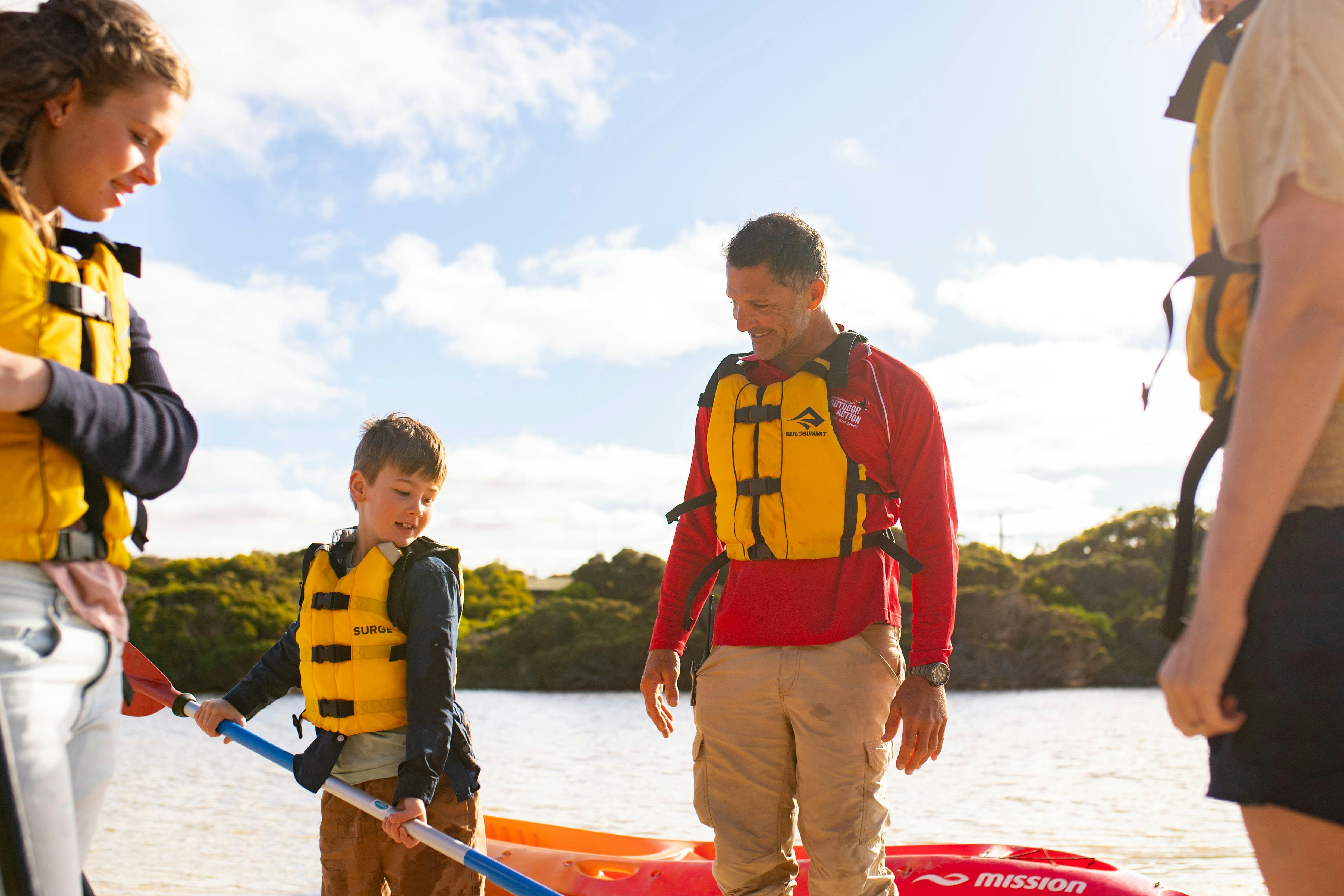 Kayak_Instructions_Guide_Child_Adults_TourismAustralia