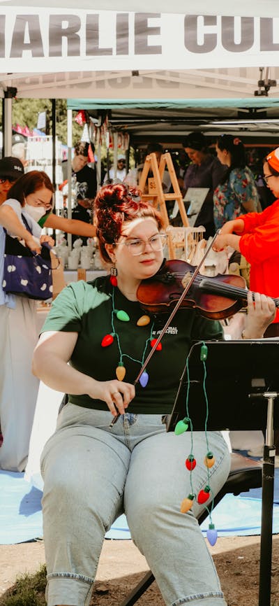 Christmas Performer at Haig Park Village Markets
