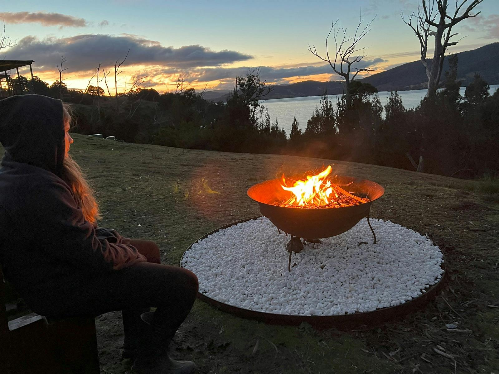 Pinot and hot tub far-south retreat image