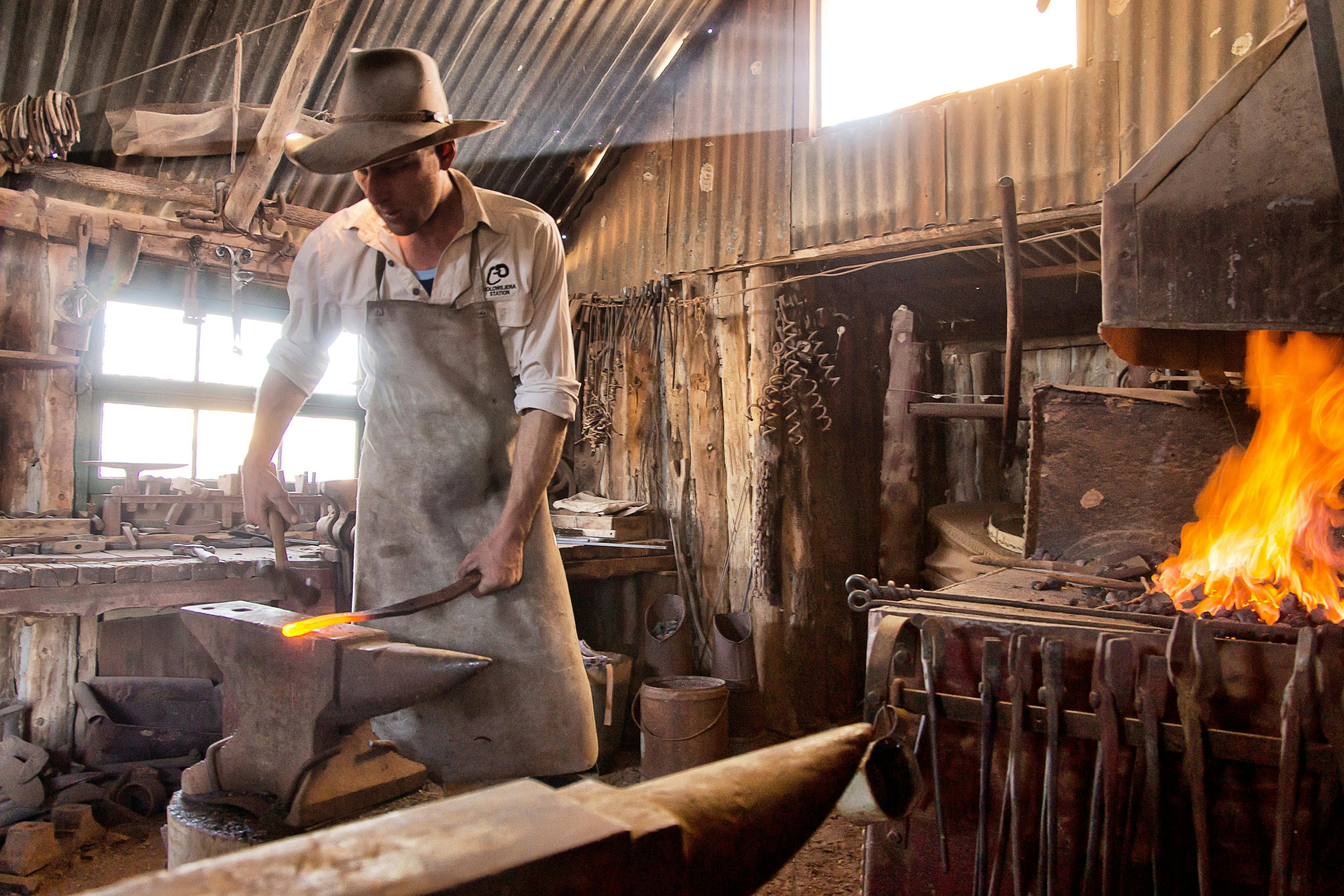 The blacksmith's shop at Holowiliena has fire in the forge once more!