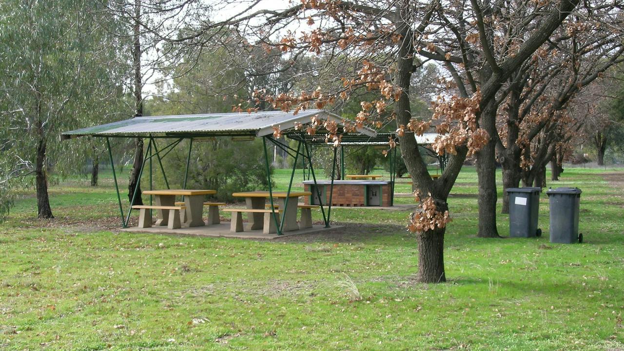 Gogeldrie Weir Riverside Park