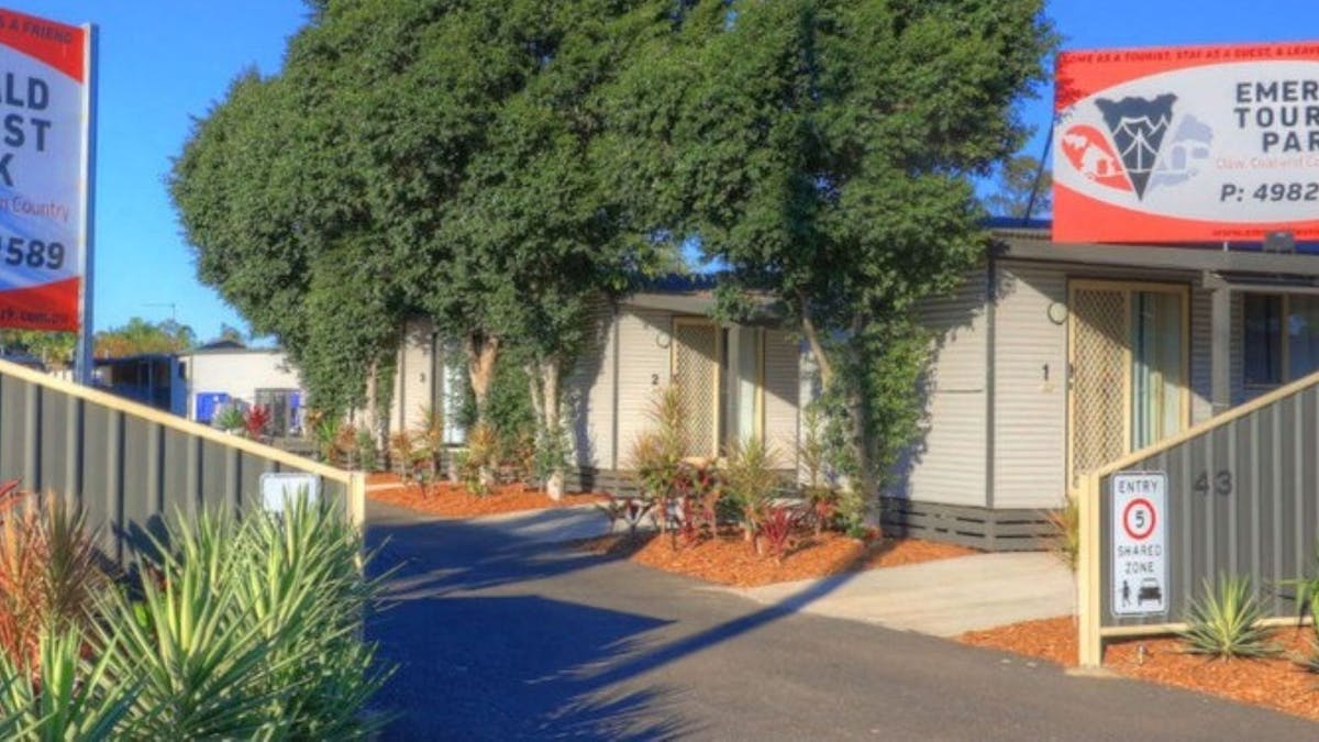 Front entrance of Emerald Tourist Park