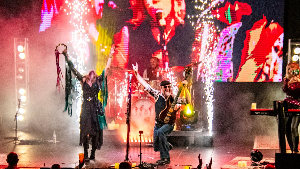 Tribute band Starshine delivers a full-on concert experience in Sunshine Coast Queensland.