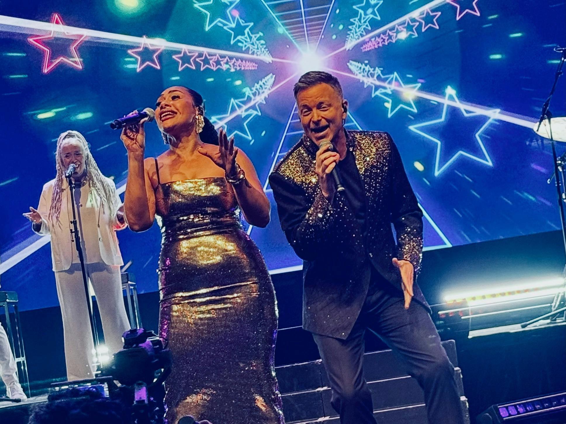 PAULINI & TIM CAMPBELL