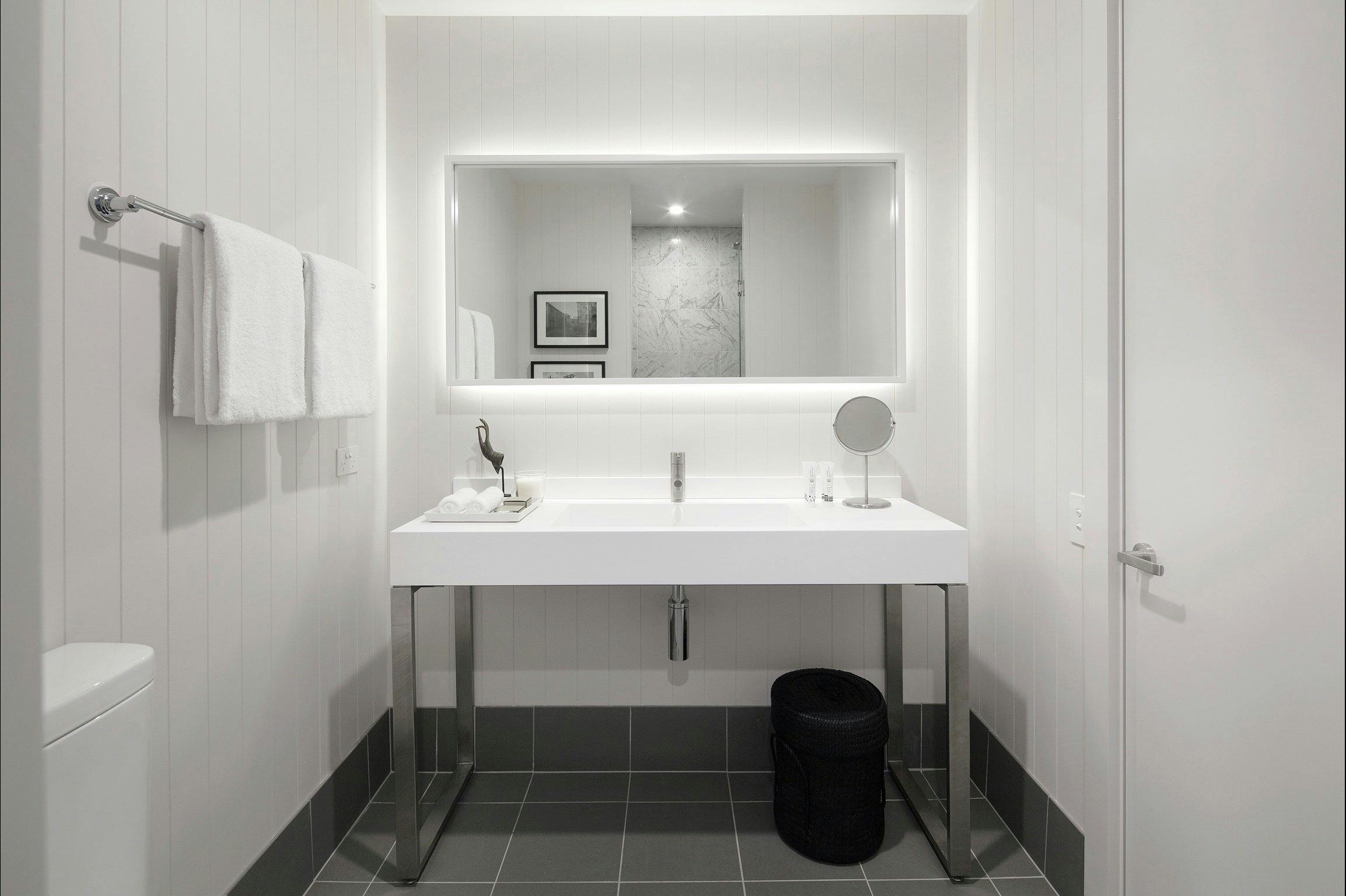 Luxury Apartment bathroom