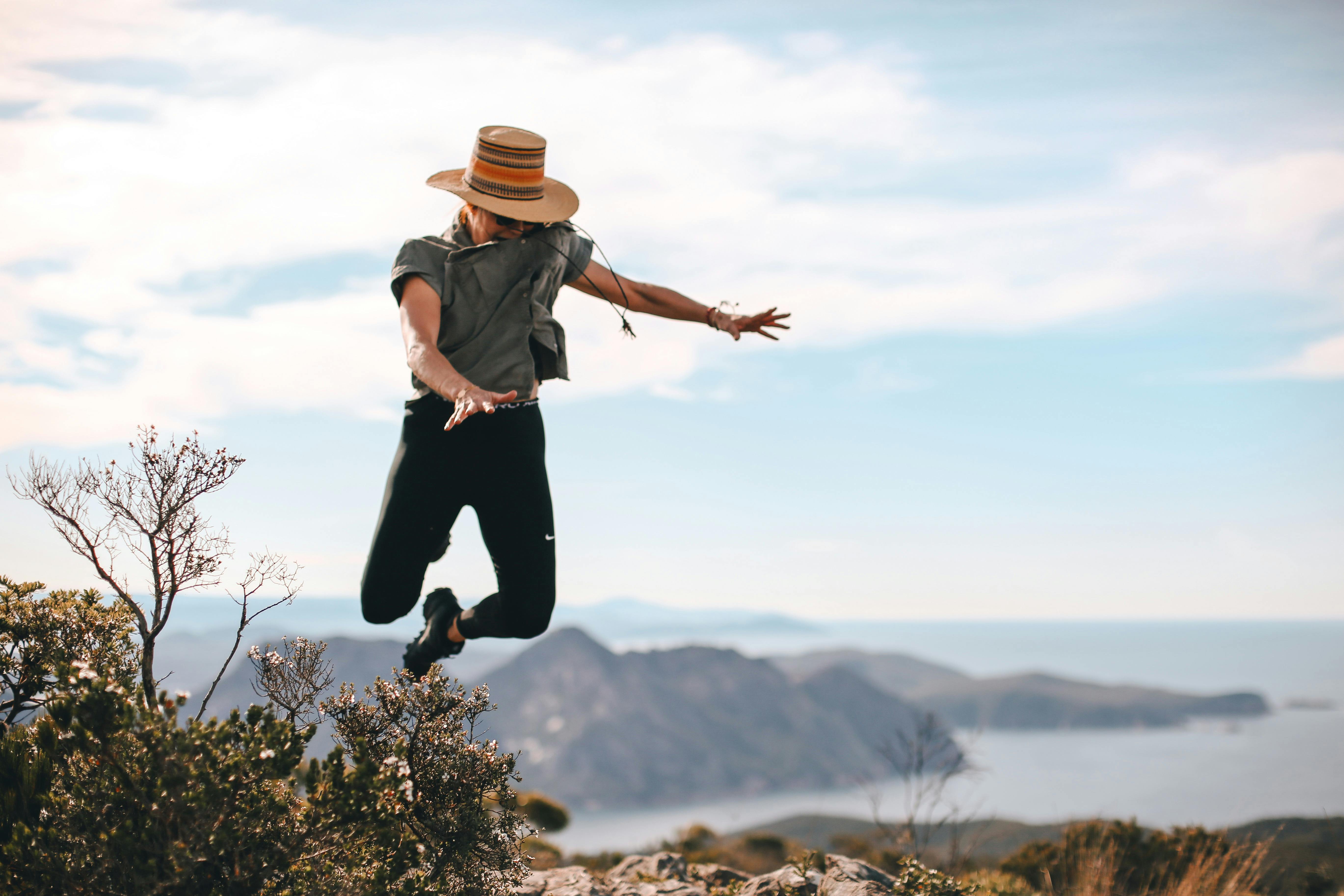 Freycinet Peninsula walking holiday eco-tourism Tasmania Freycinet Experience Walk Wineglass bay