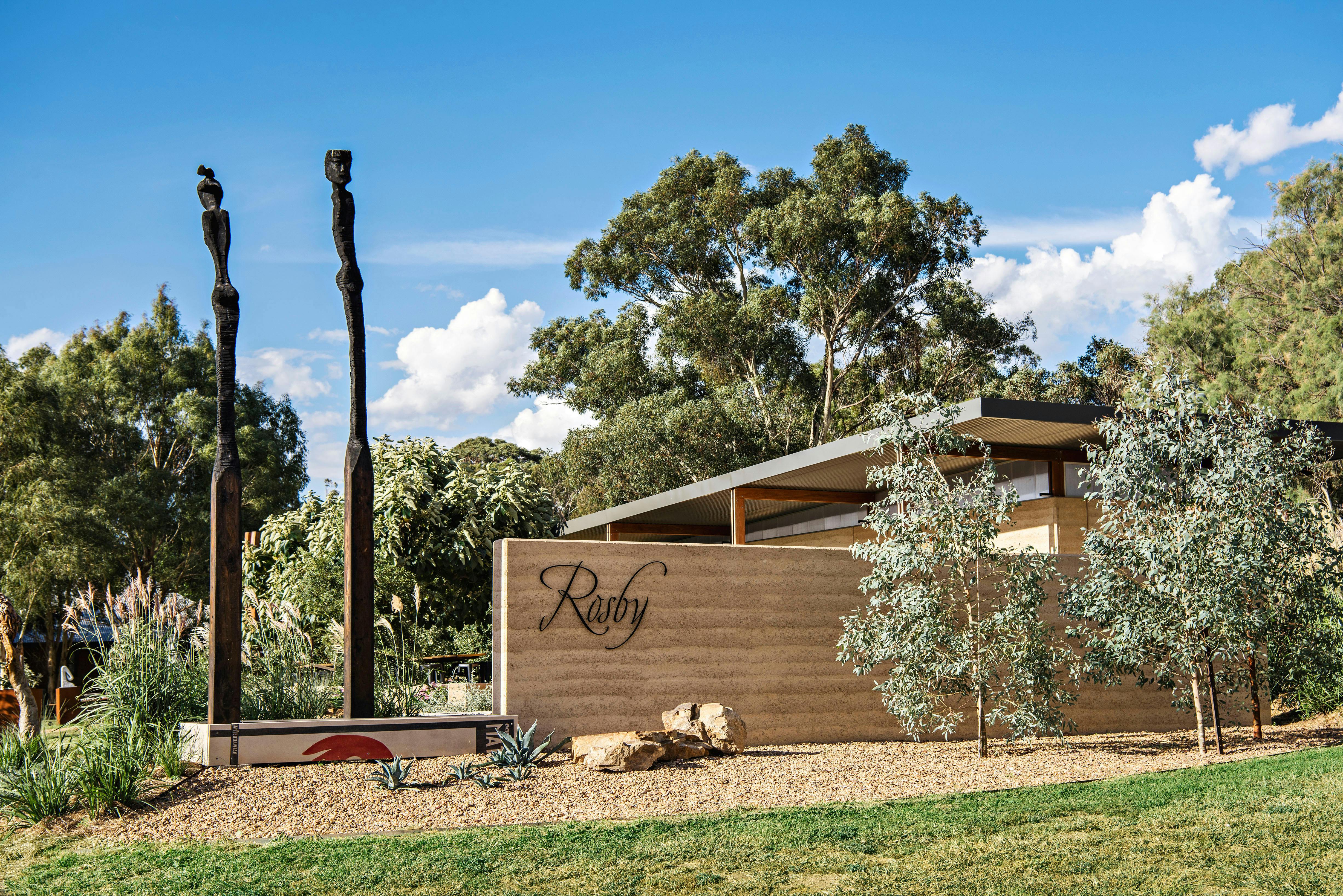 Rosbyは、マッジーの生活と文化に没頭したい人のための目的地です。