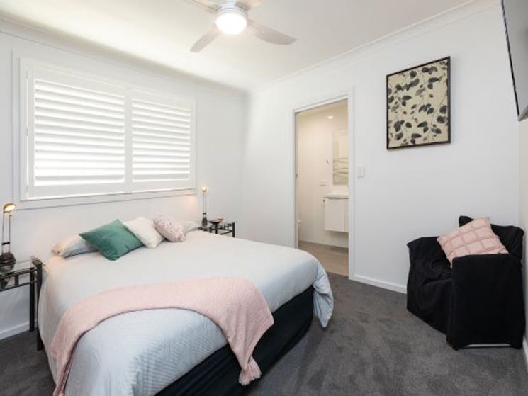Master bedroom with Queen bed, ceiling fan, TV & ensuite bathroom