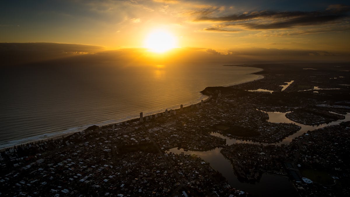 The spectacular view of a coastal balloon sunrise over the Gold Coast