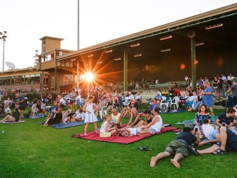 Image for Hot to Trot! - Echuca Harness Racing Club