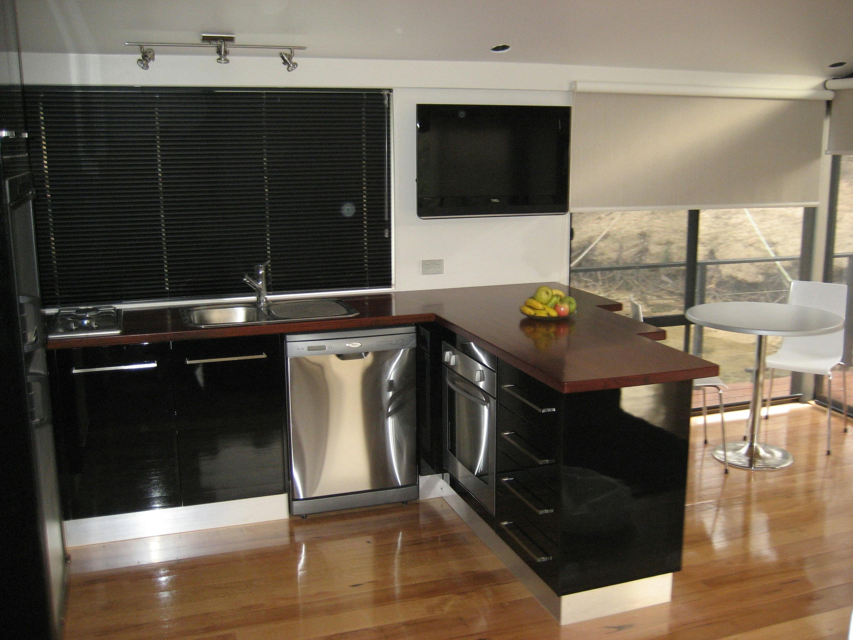 Houseboat For Two kitchen