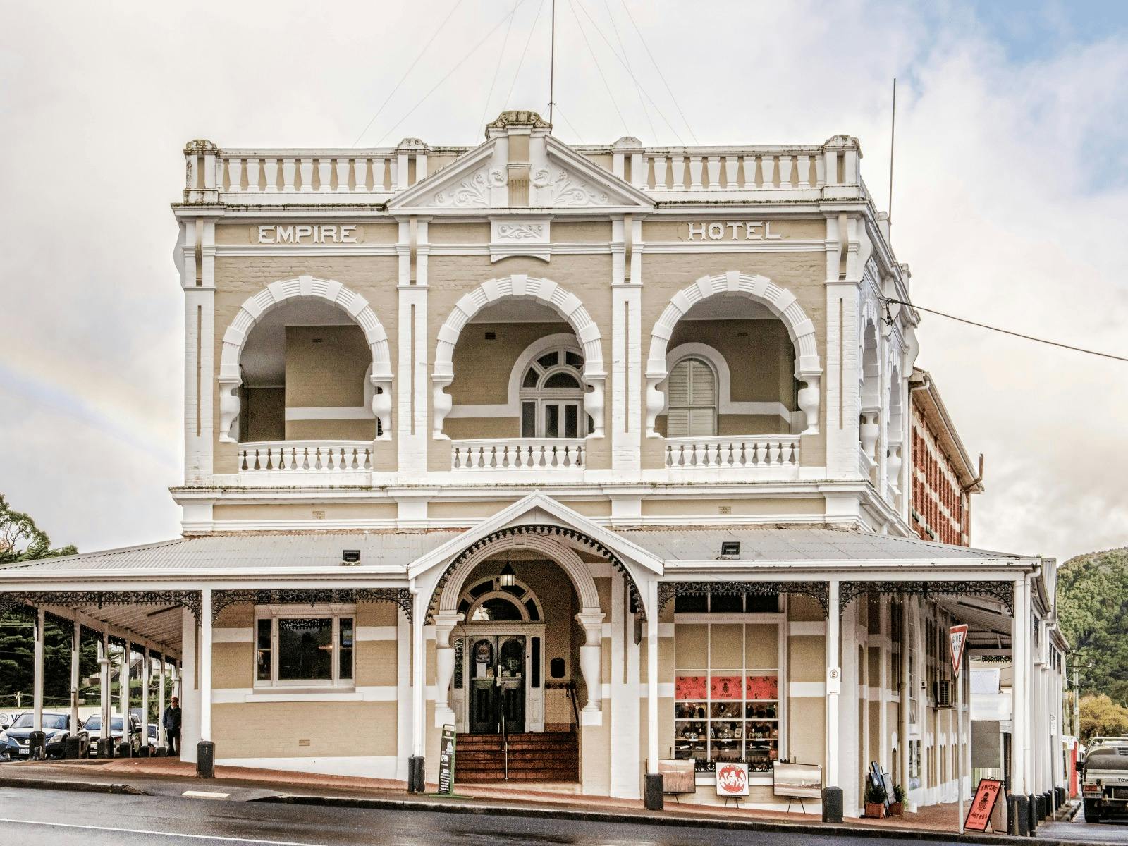 Stay 3 nights, pay for 2 on the west coast image