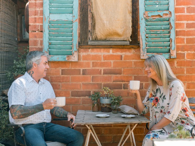 Couple sitting in the courtyard at Red Door Cafe