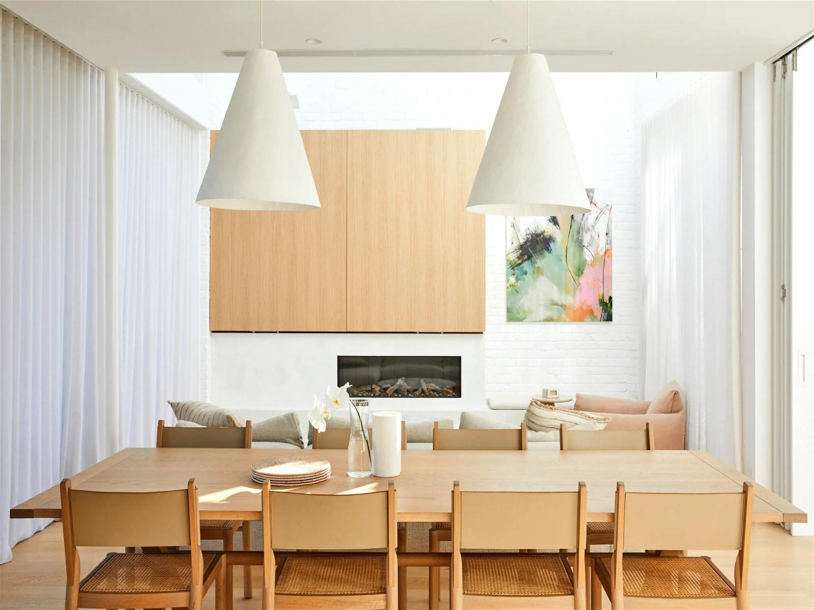 오픈 플랜 식사 및 라운지 공간