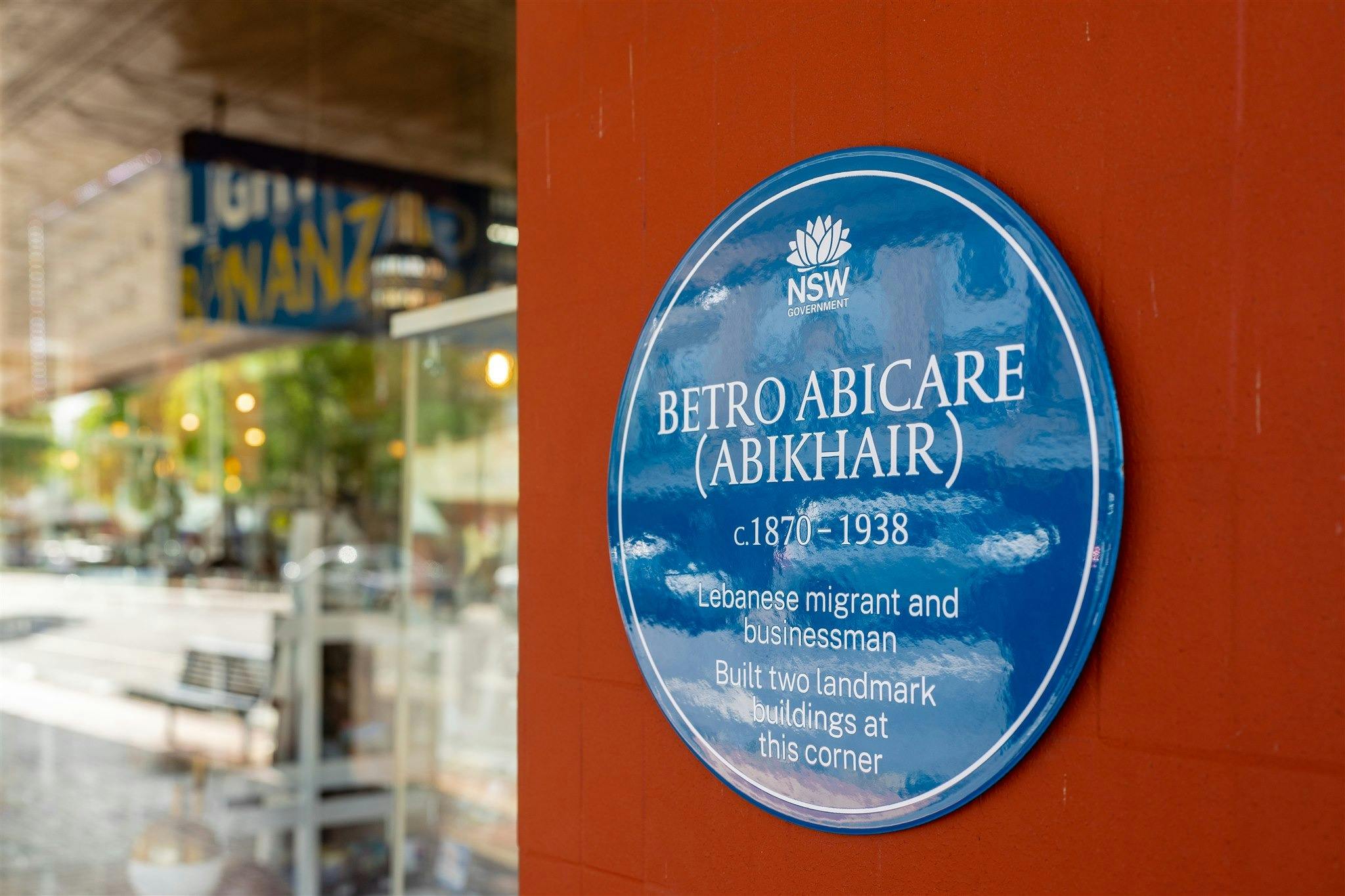Blaue Plakette von Betro Abicare (Abikhair).