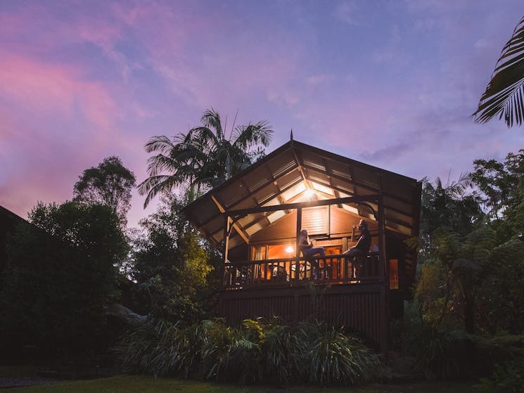 Nighttime photo of a cabin in bellingen with the night sky behind