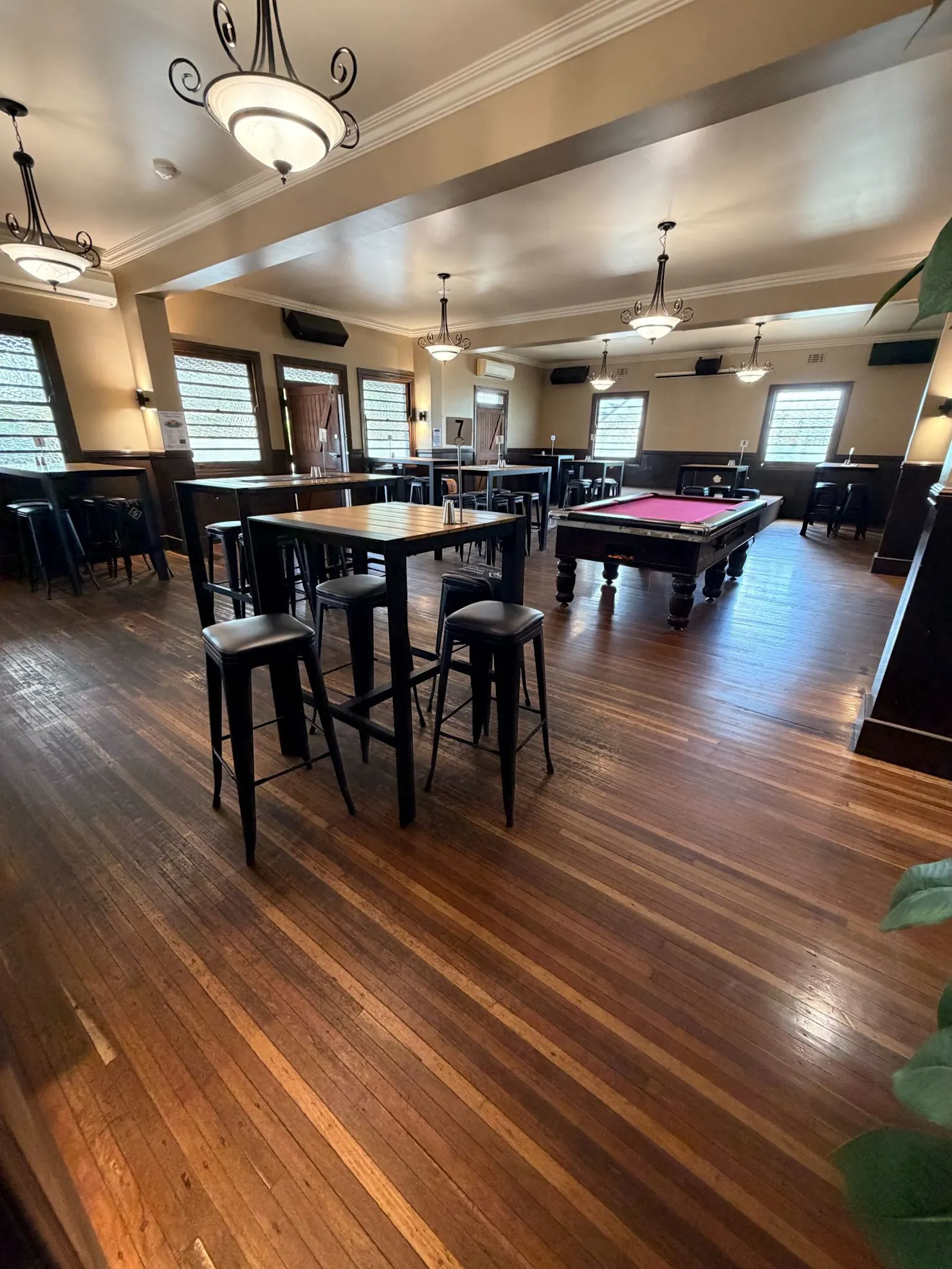 sports bar/pool table