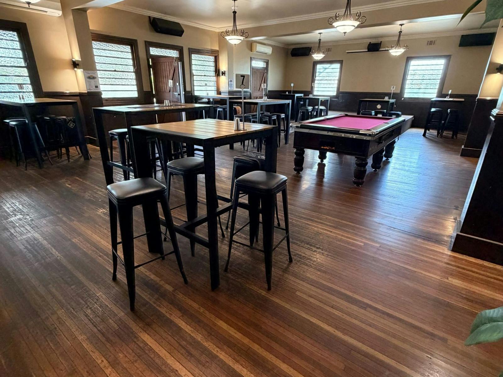 sports bar/pool table sports bar/pool table