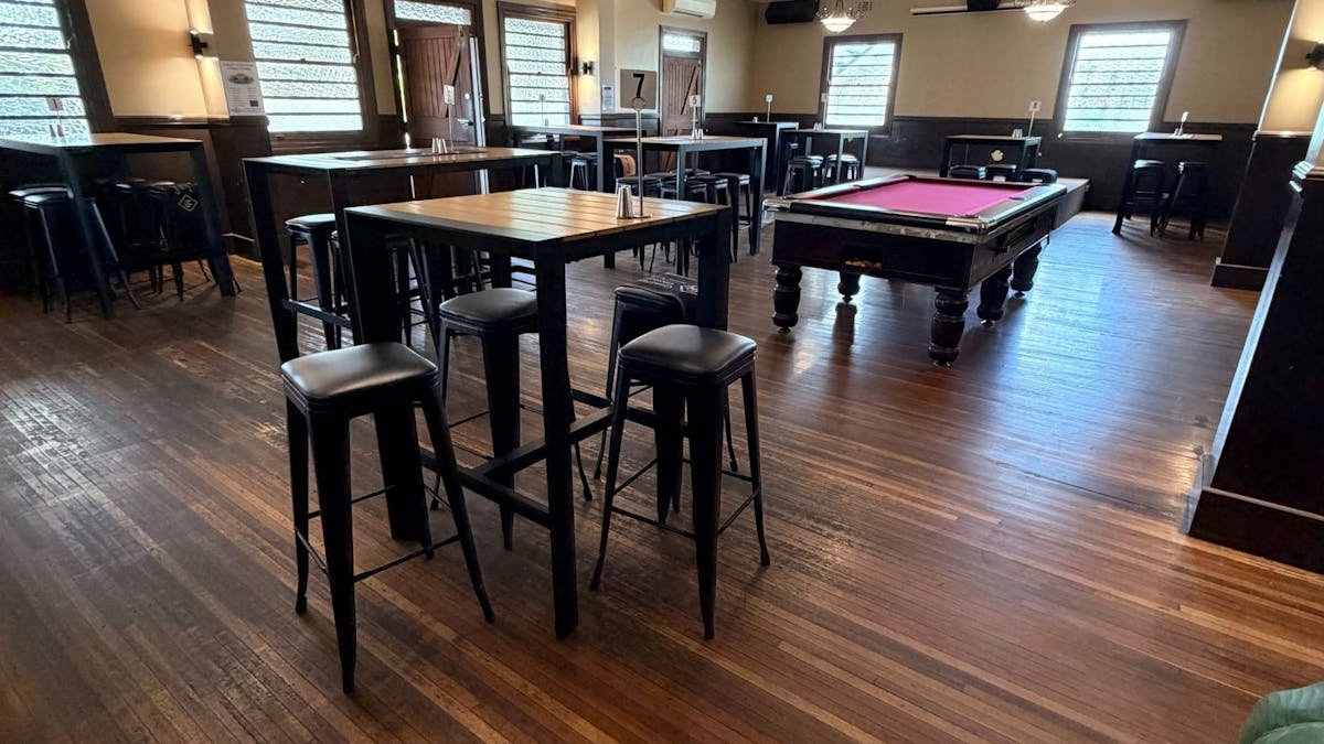 sports bar/pool table