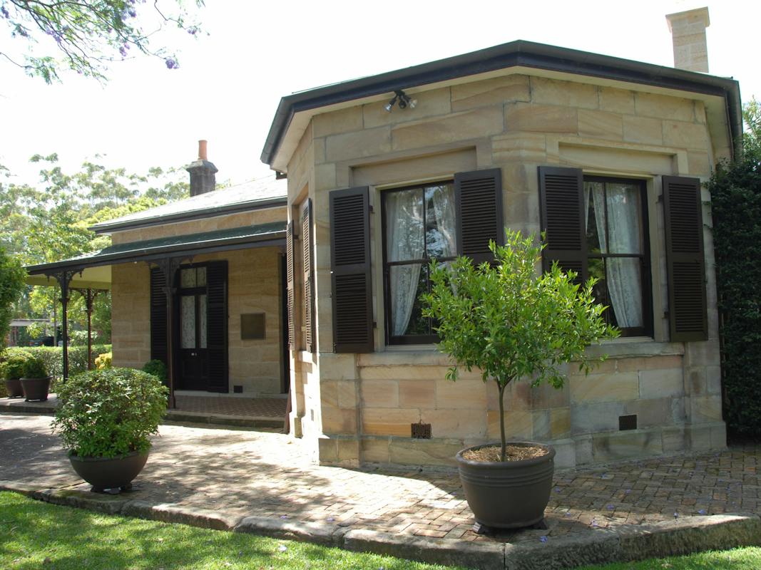 Front of Carisbrook Historic House