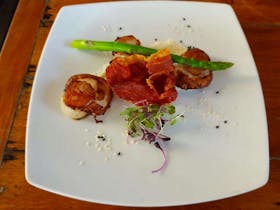 Apres Beach Bar and Grill