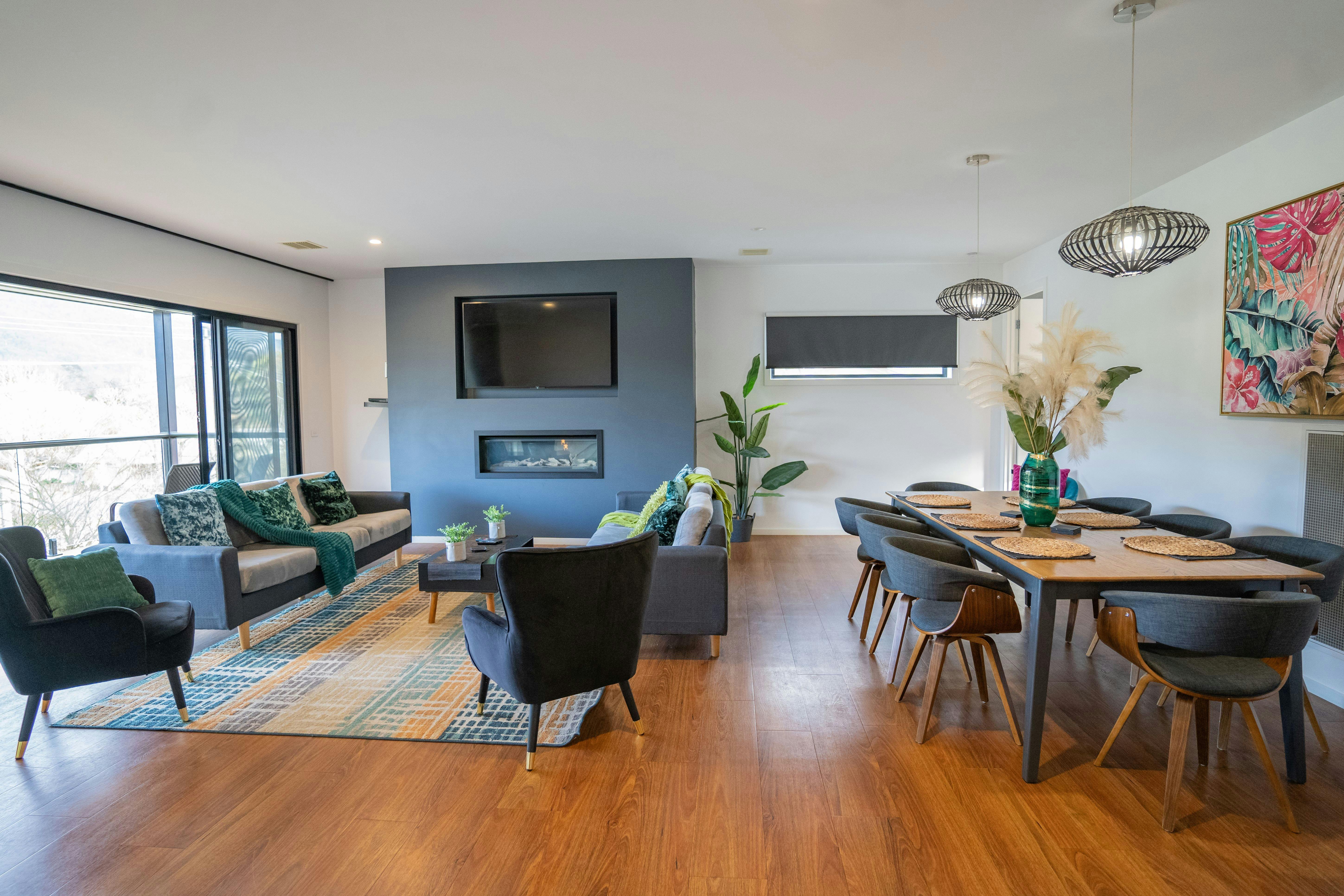 Upstairs lounge & dining