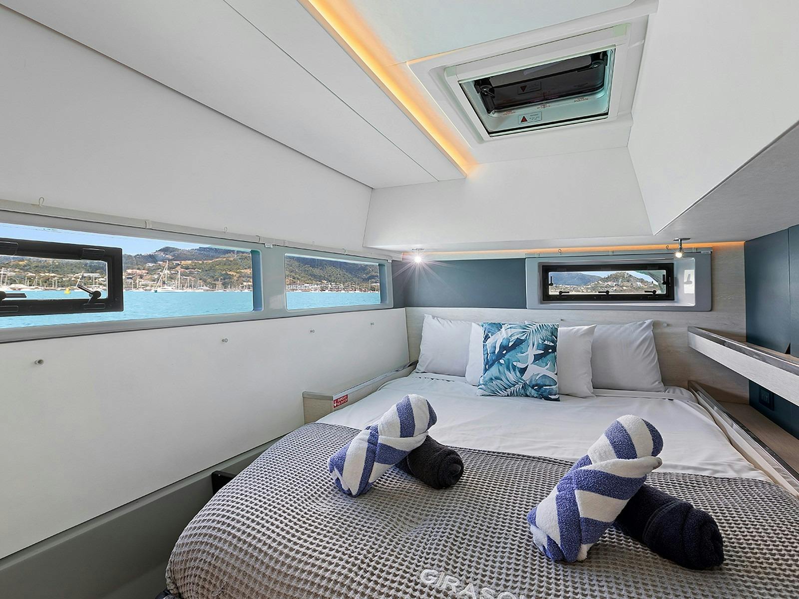 Leopard 45 - Starboard aft private cabin with ensuite