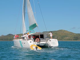 Beneteau Lagoon 40 Sailing