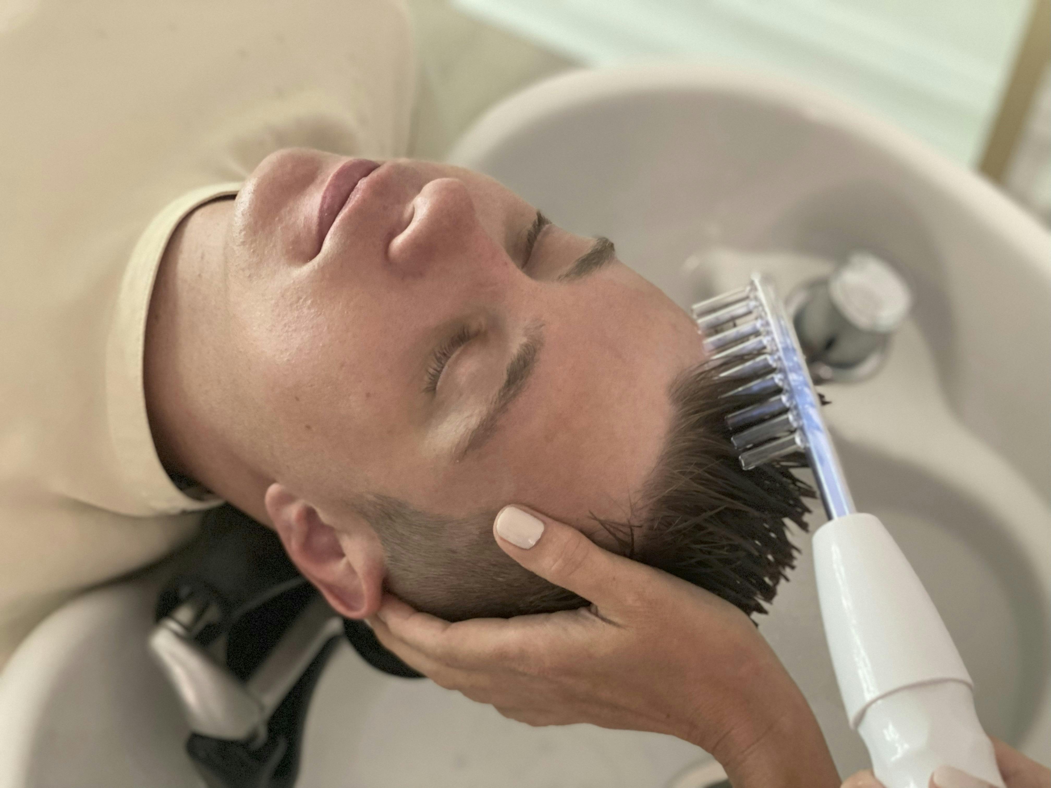Men’s scalp therapy with advanced head spa technology in Melbourne. head spa treatment for men.