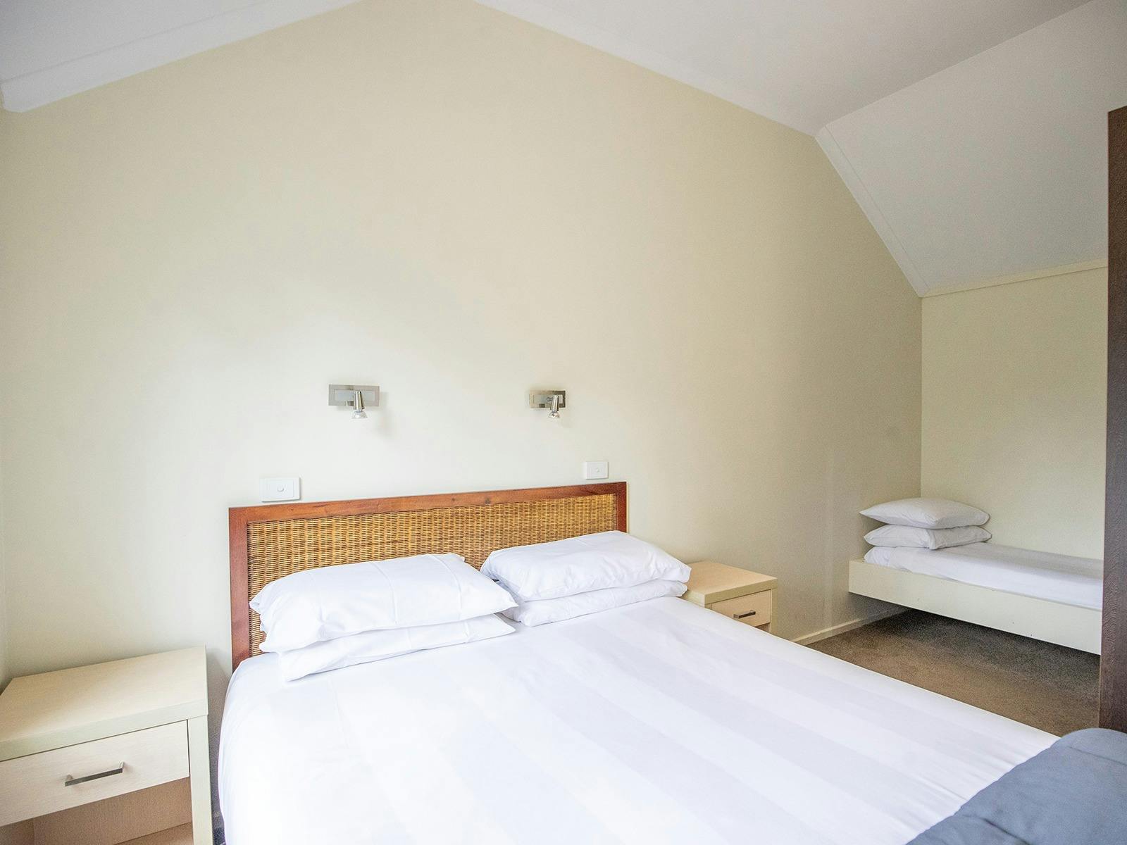 River Spa Cabin - Bedroom