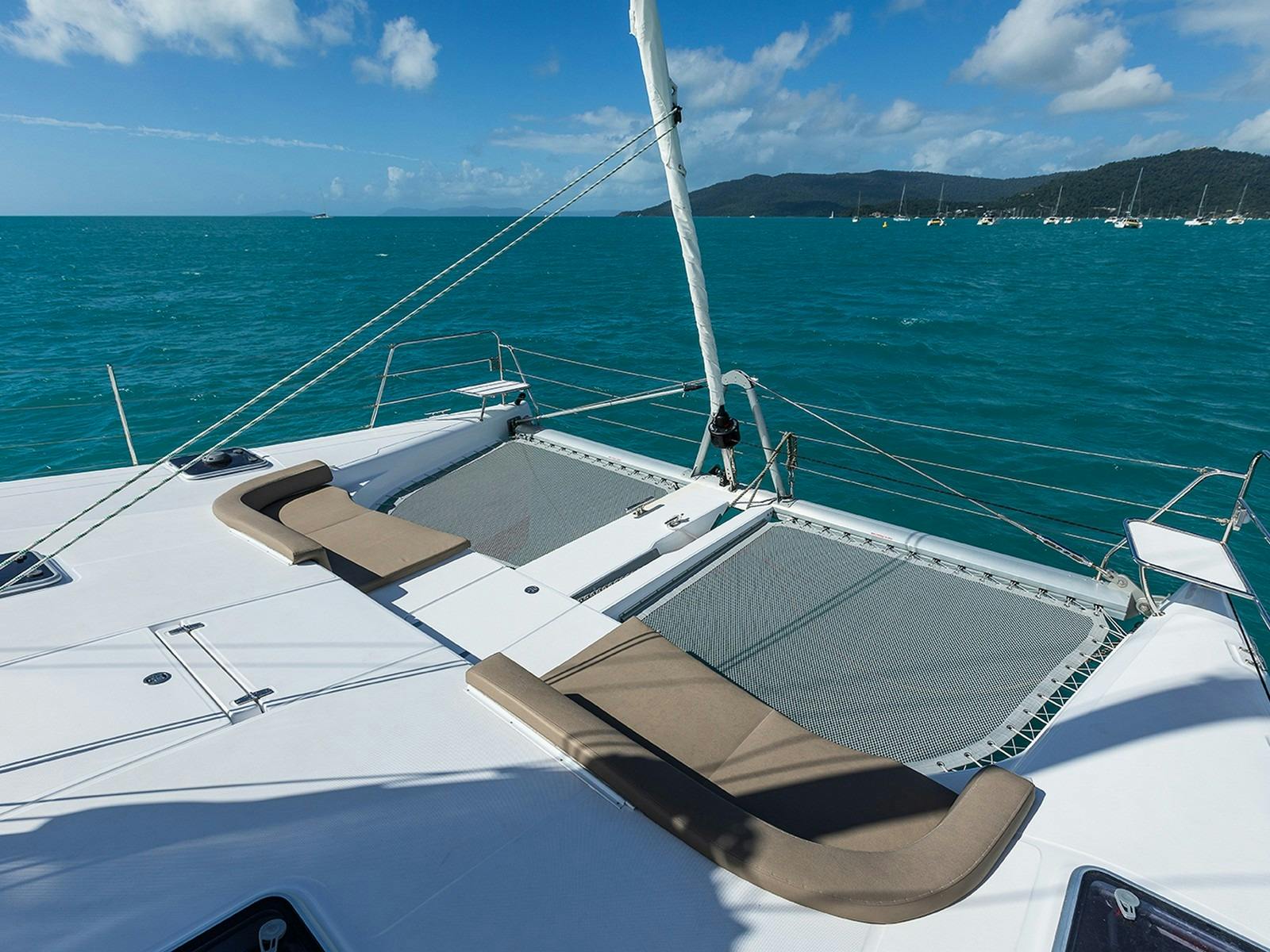 Seawind 1260.3 - Bow and lounges