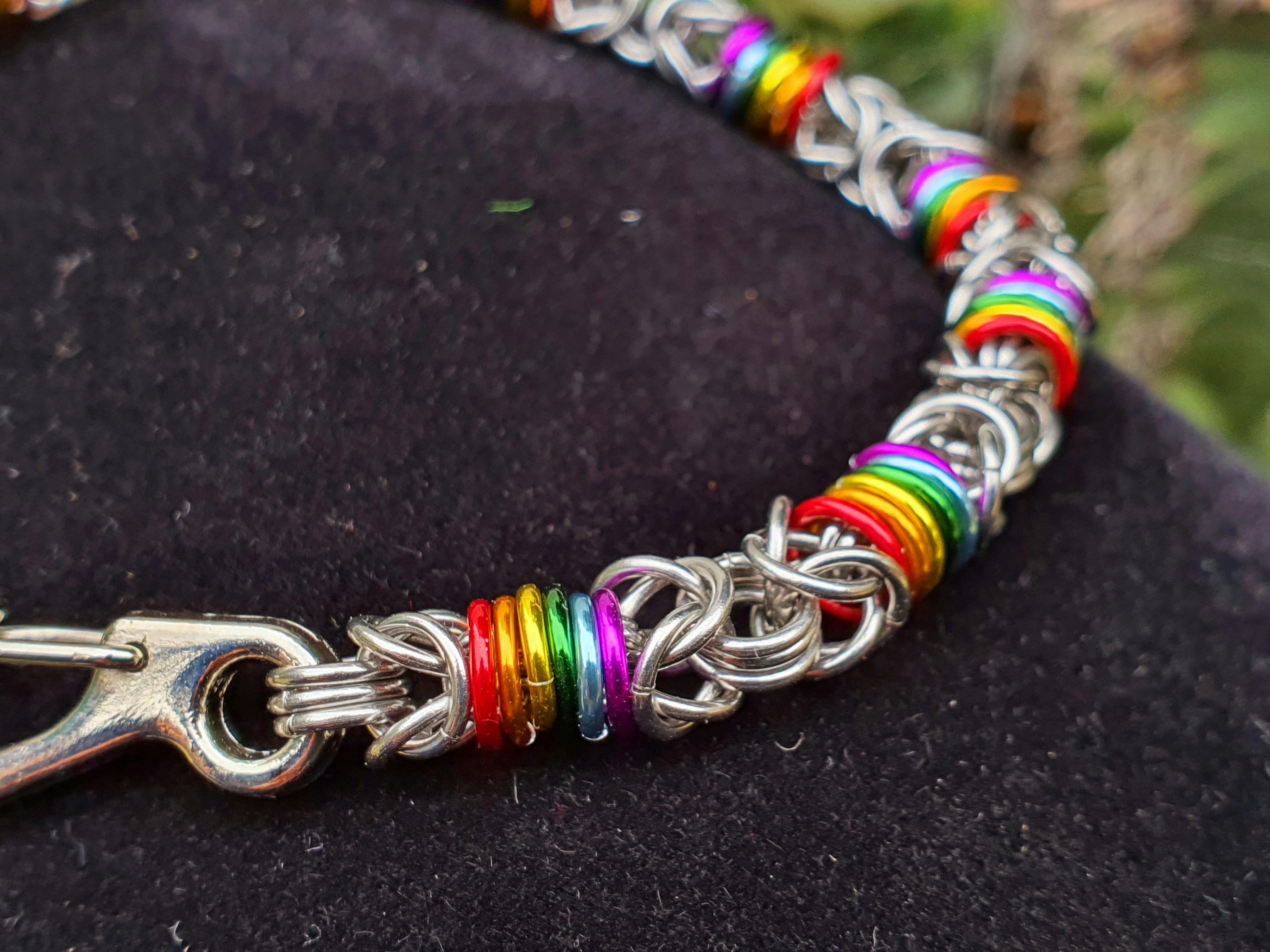 스테인리스 스틸 및 양극 산화 처리된 링크