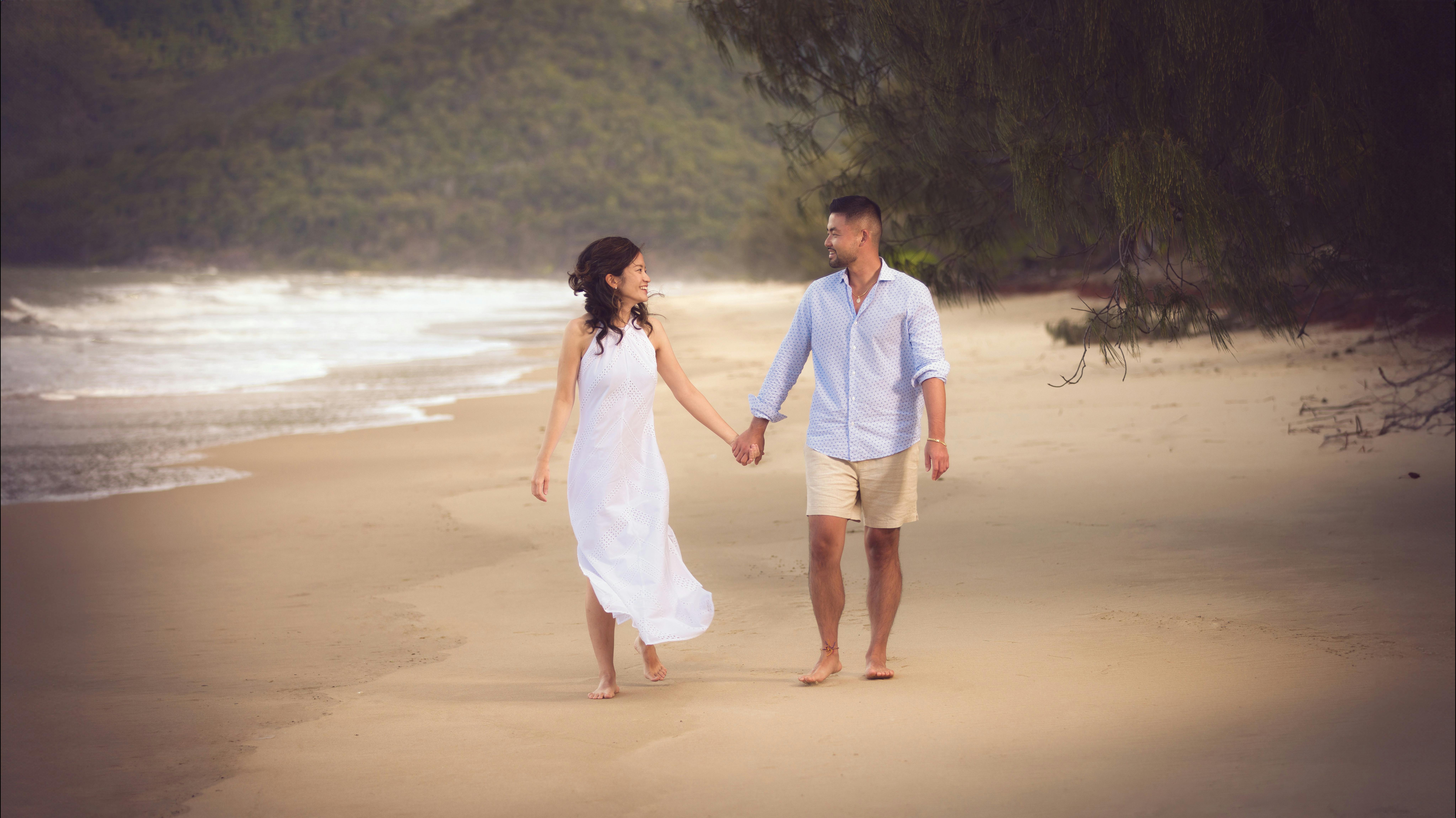 A relaxed couple’s session along the shoreline with tropical scenery and ocean views. Port Douglas