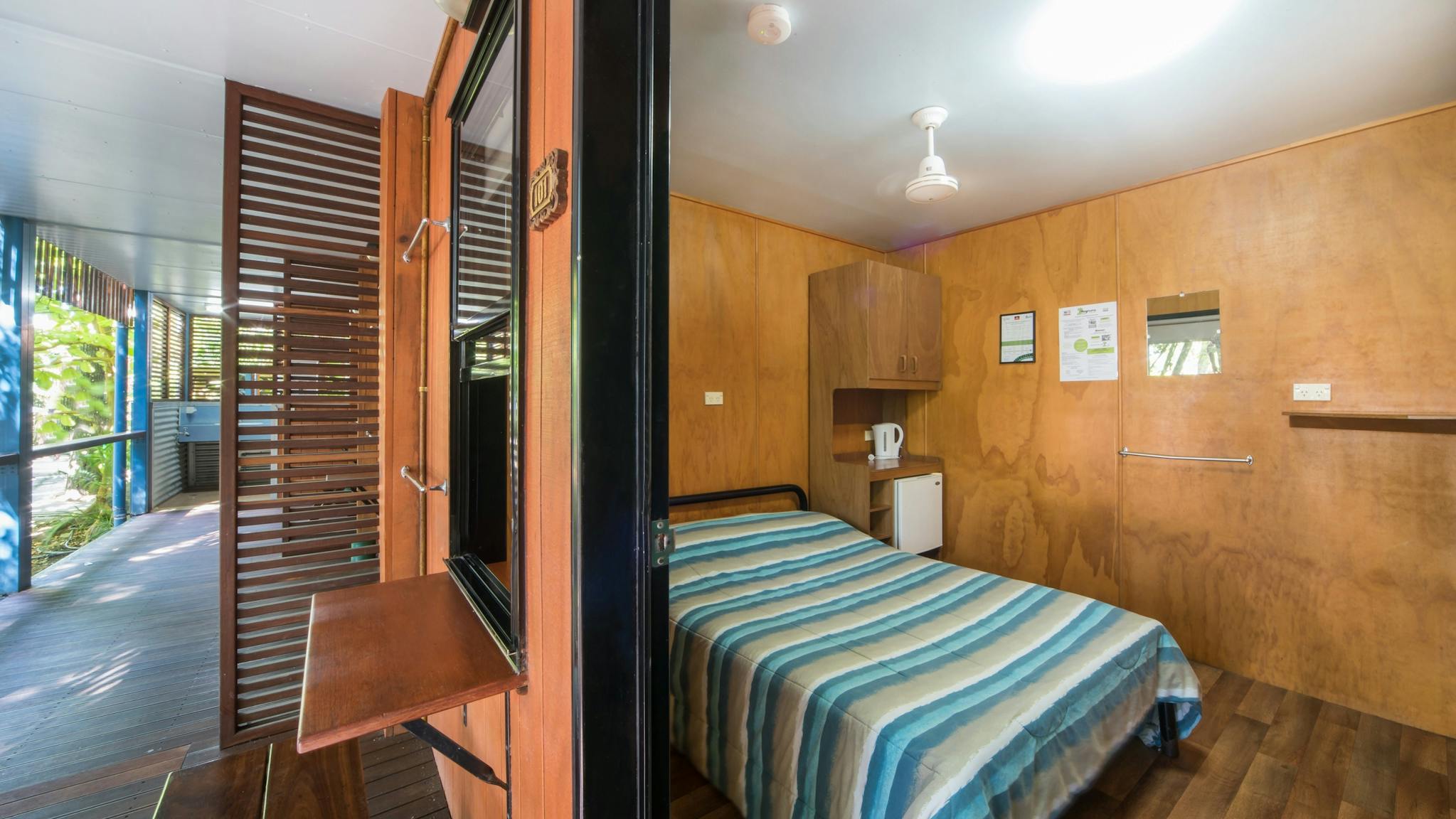 Magnums Accommodation Double room with shared bathroom Magnums Accommodation Double room with shared bathroom
