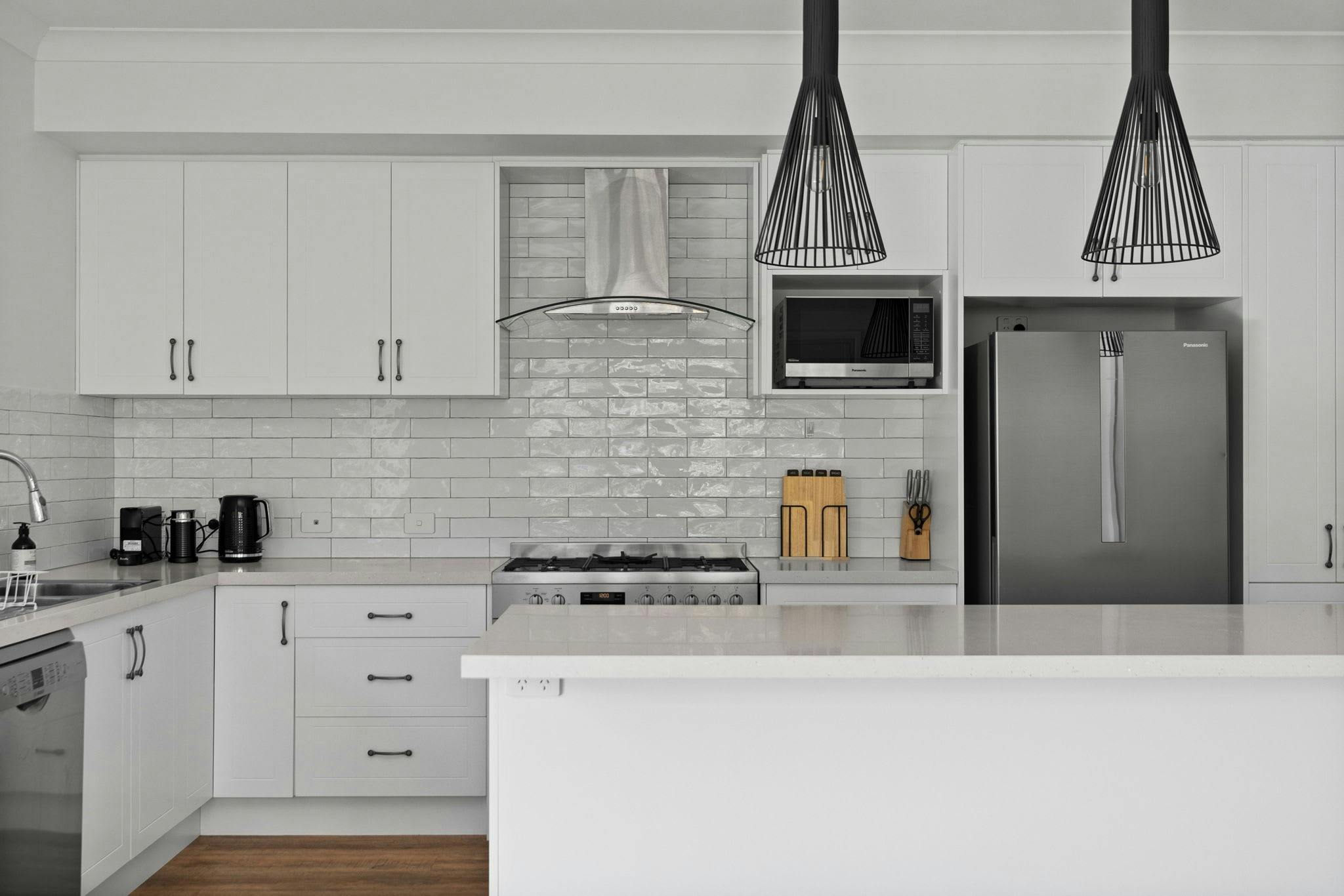 Island bench and also kitchen appliances