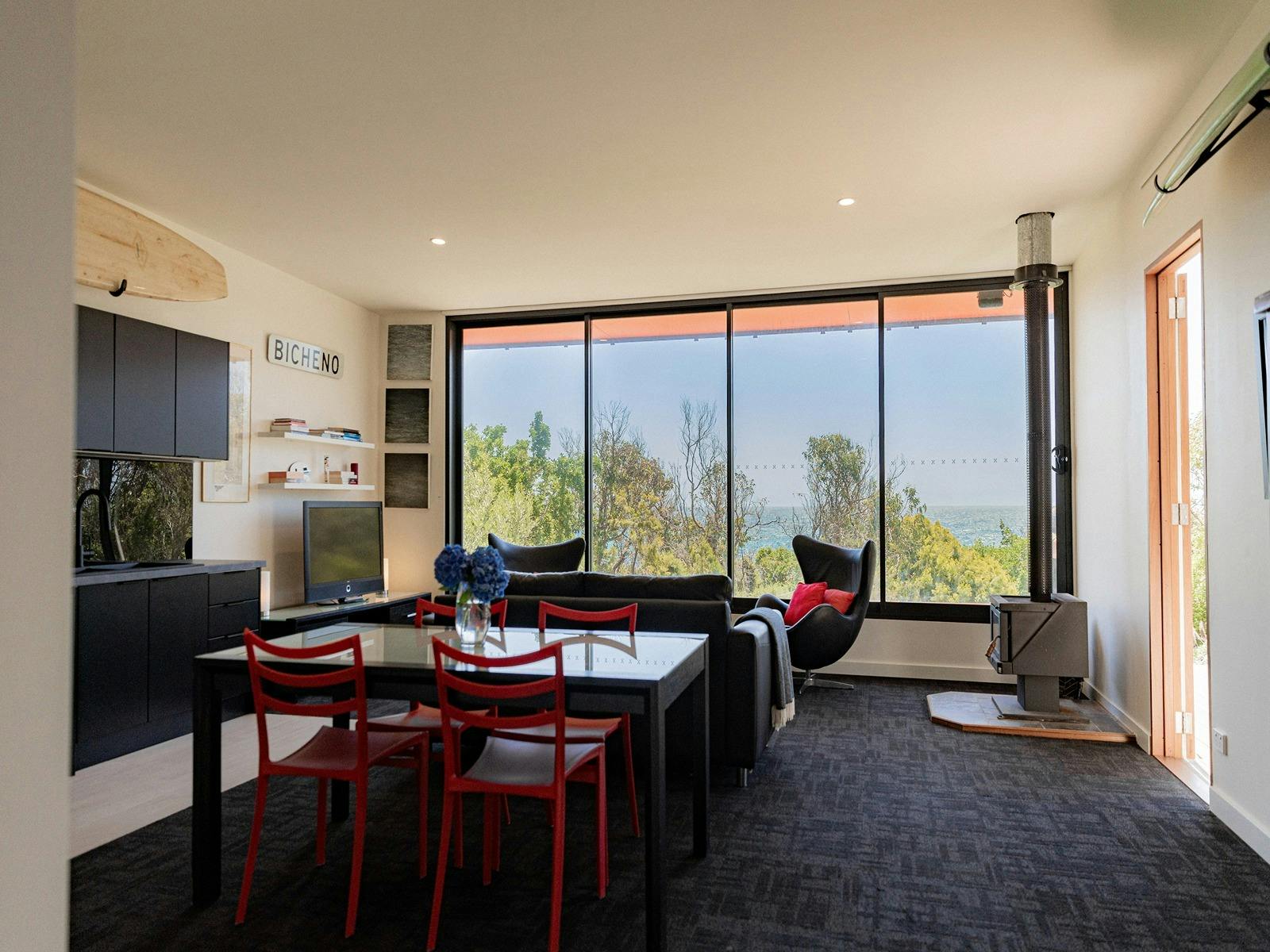 Lounge/Dining/Kitchen