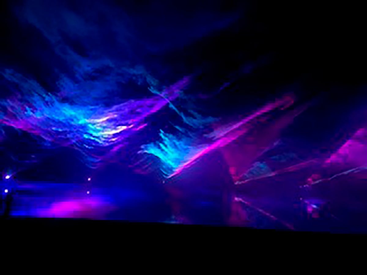 Laser Light and Sound Show on Lake Mulwala is perfect for the whole family and is free to see.