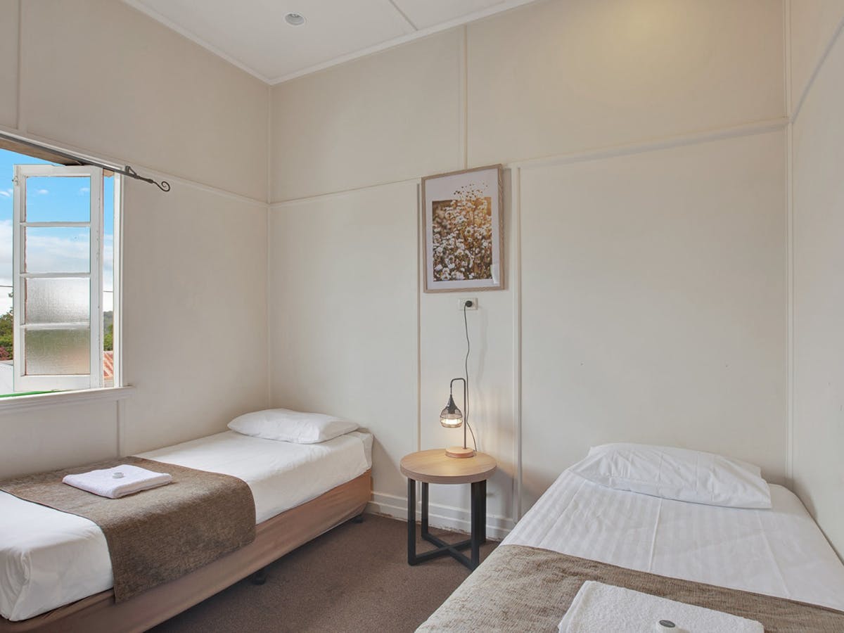 Kenilworth Hotel & Brewery - Twin Room, Shared Bathroom Kenilworth Hotel & Brewery - Twin Room, Shared Bathroom