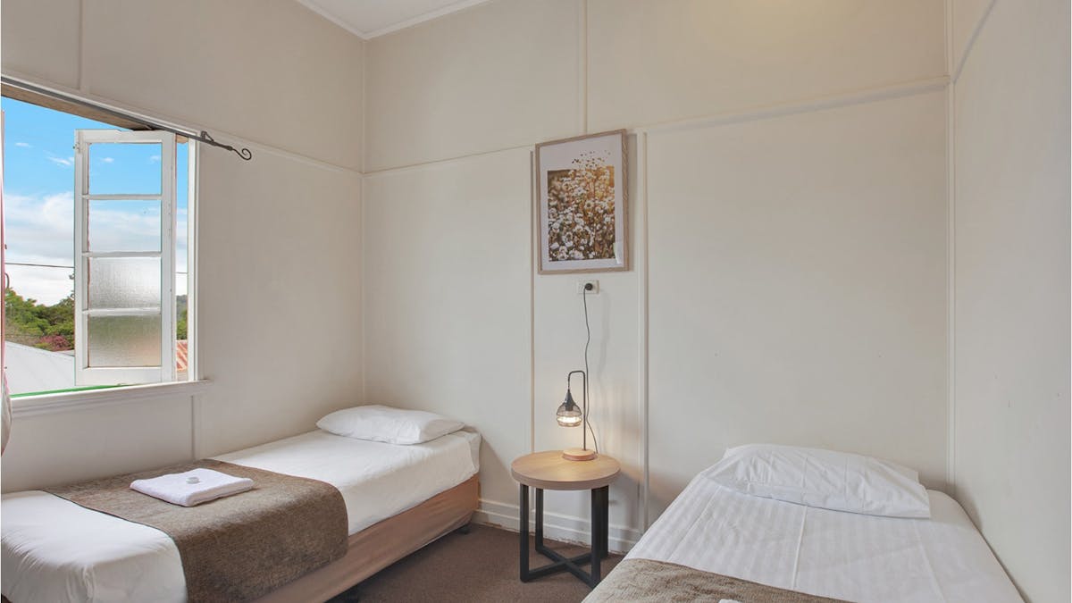 Kenilworth Hotel & Brewery - Twin Room, Shared Bathroom