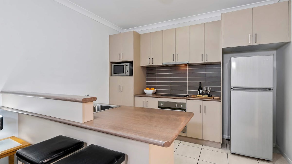 The fully equipped kitchen of an Executive Apartment at the Emerald Inn