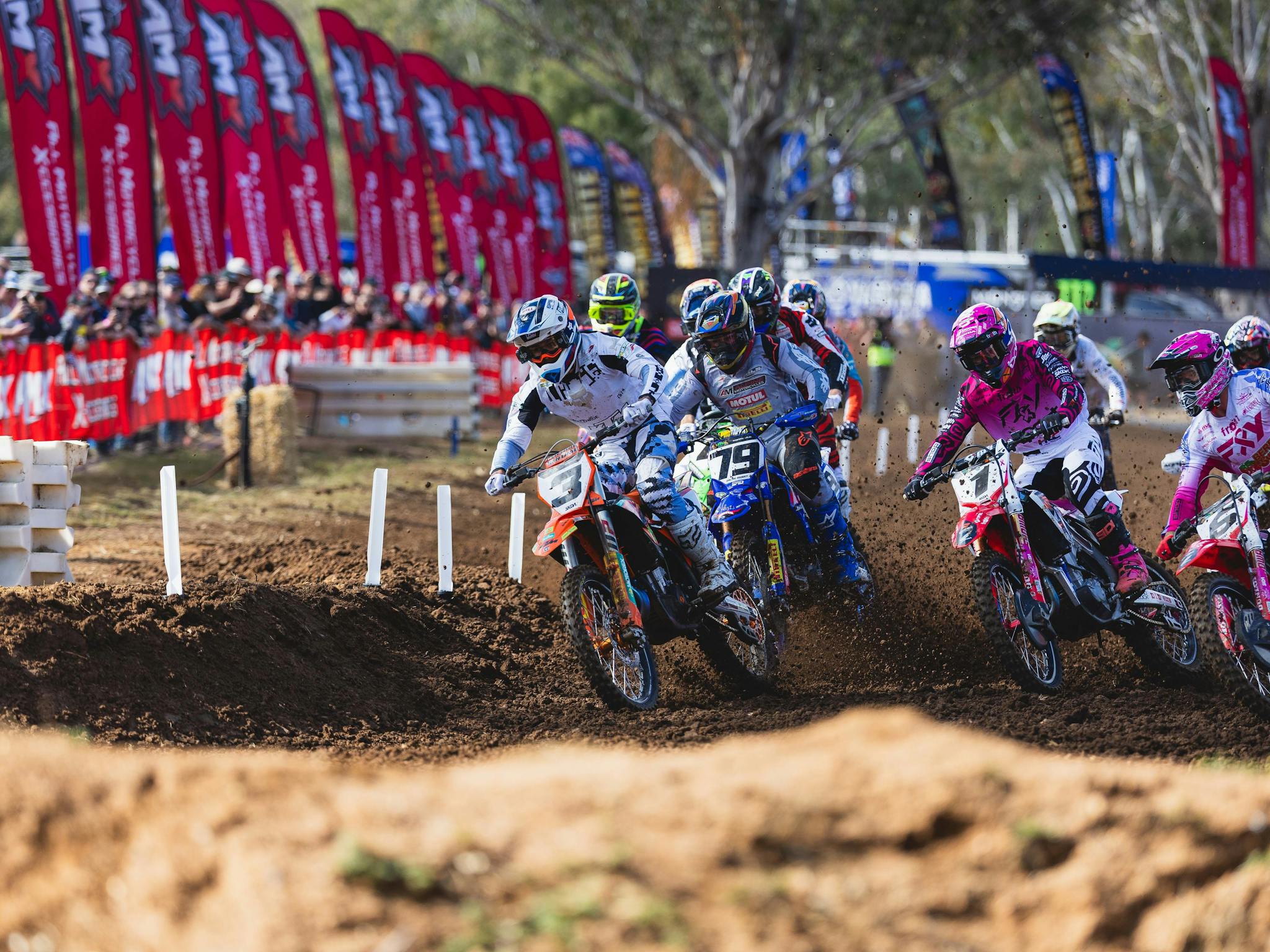 The MX1 Pack Hurtles Around Turn 1 The MX1 Pack Hurtles Around Turn 1
