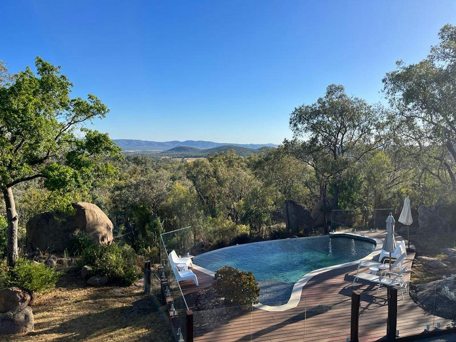 Panorama House Pool and View