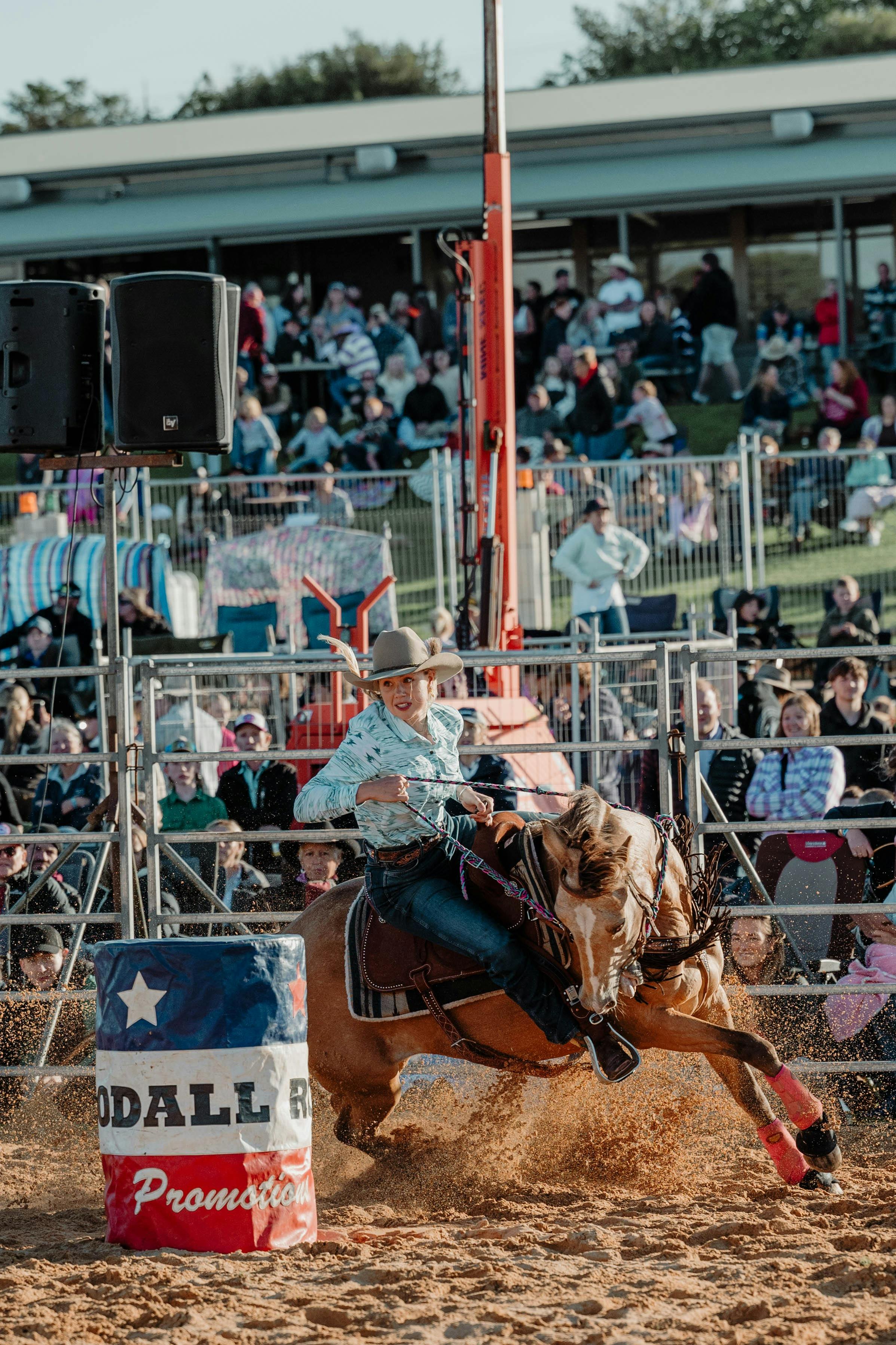 Warrnambool Rodeo - Barrell Racing