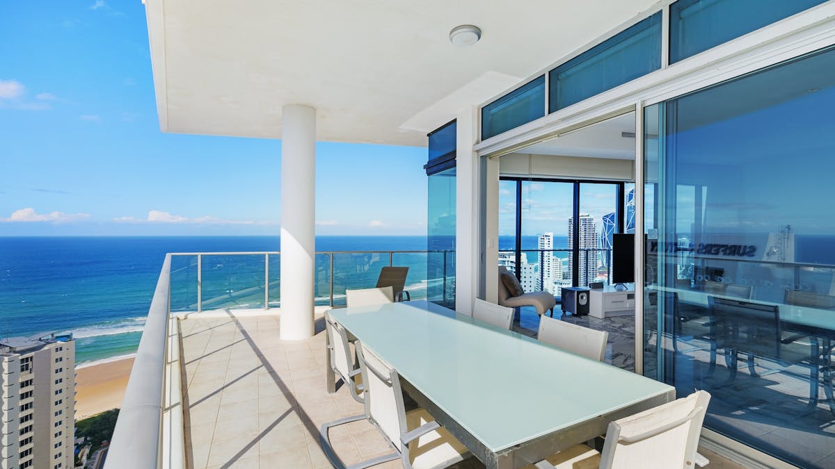 artique penthouse balcony