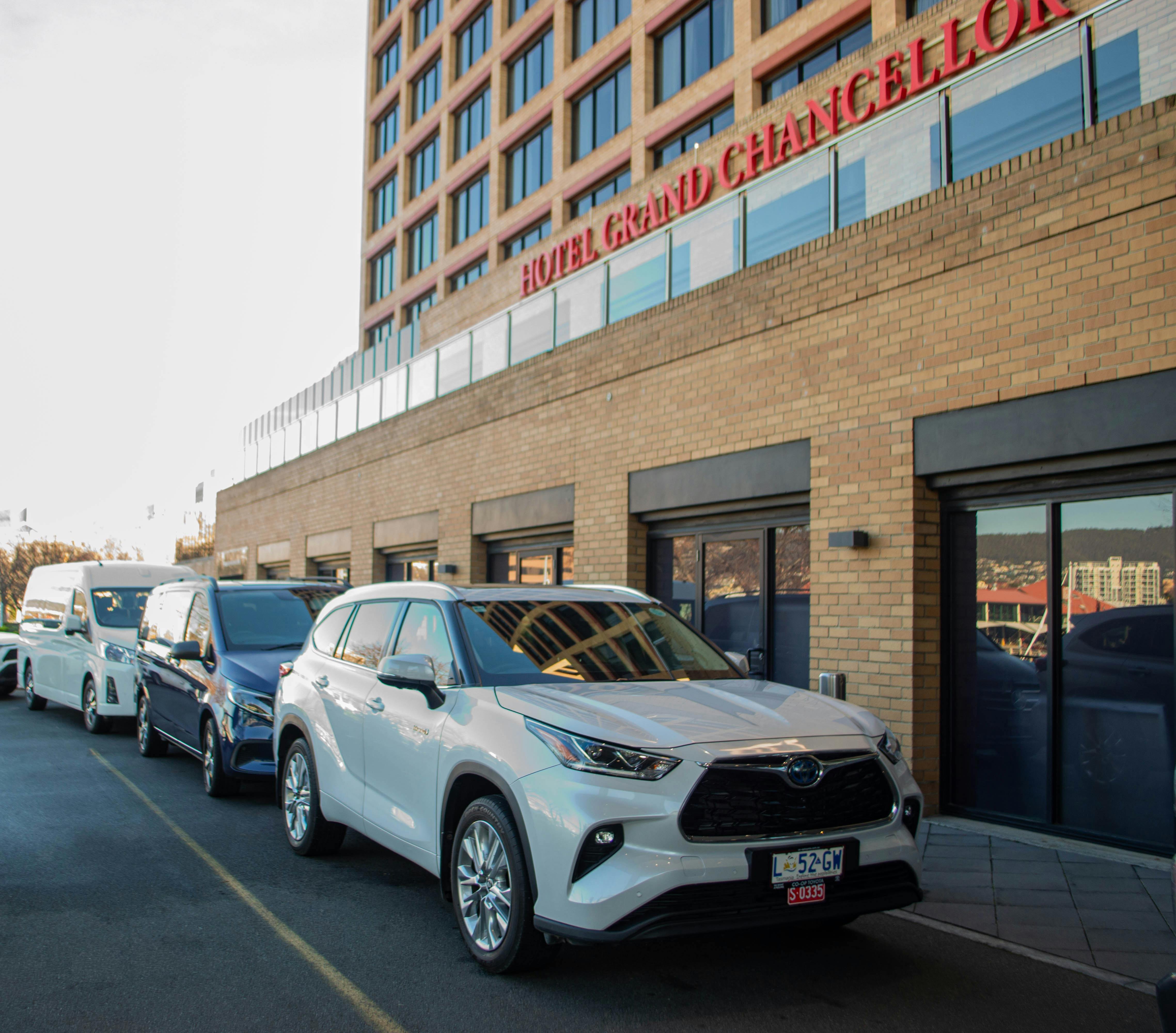 Toyota Kluge and Mercedes Valente