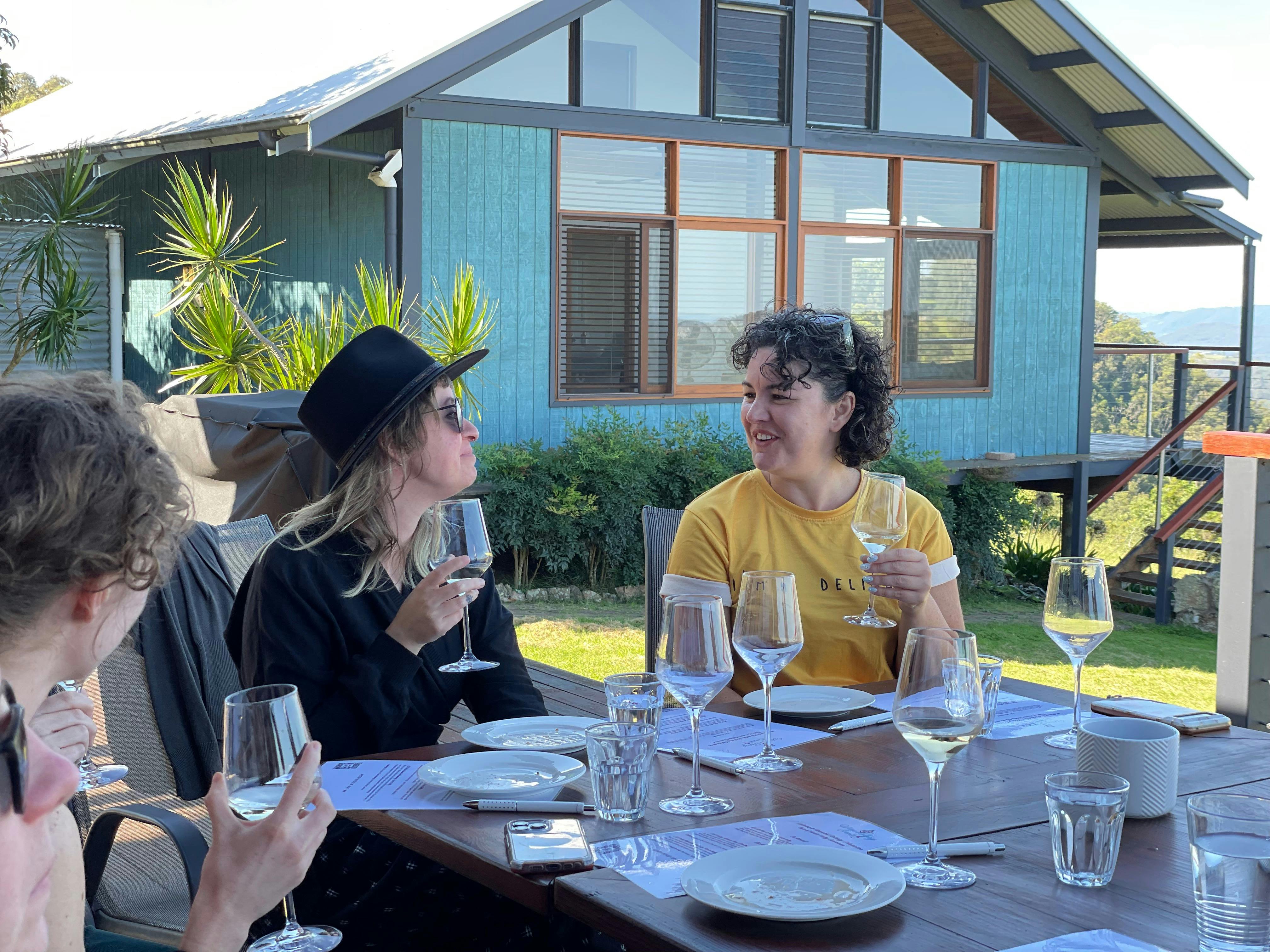 스타일리쉬한 와인 시음