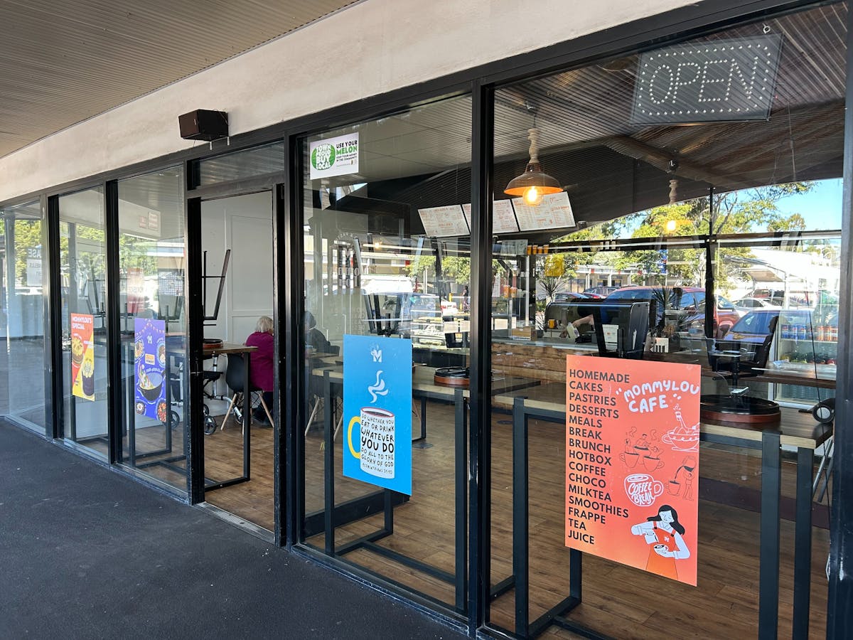 An inviting entrance into this beautifully laid out cafe and restaurant.  Entry from covered walkway