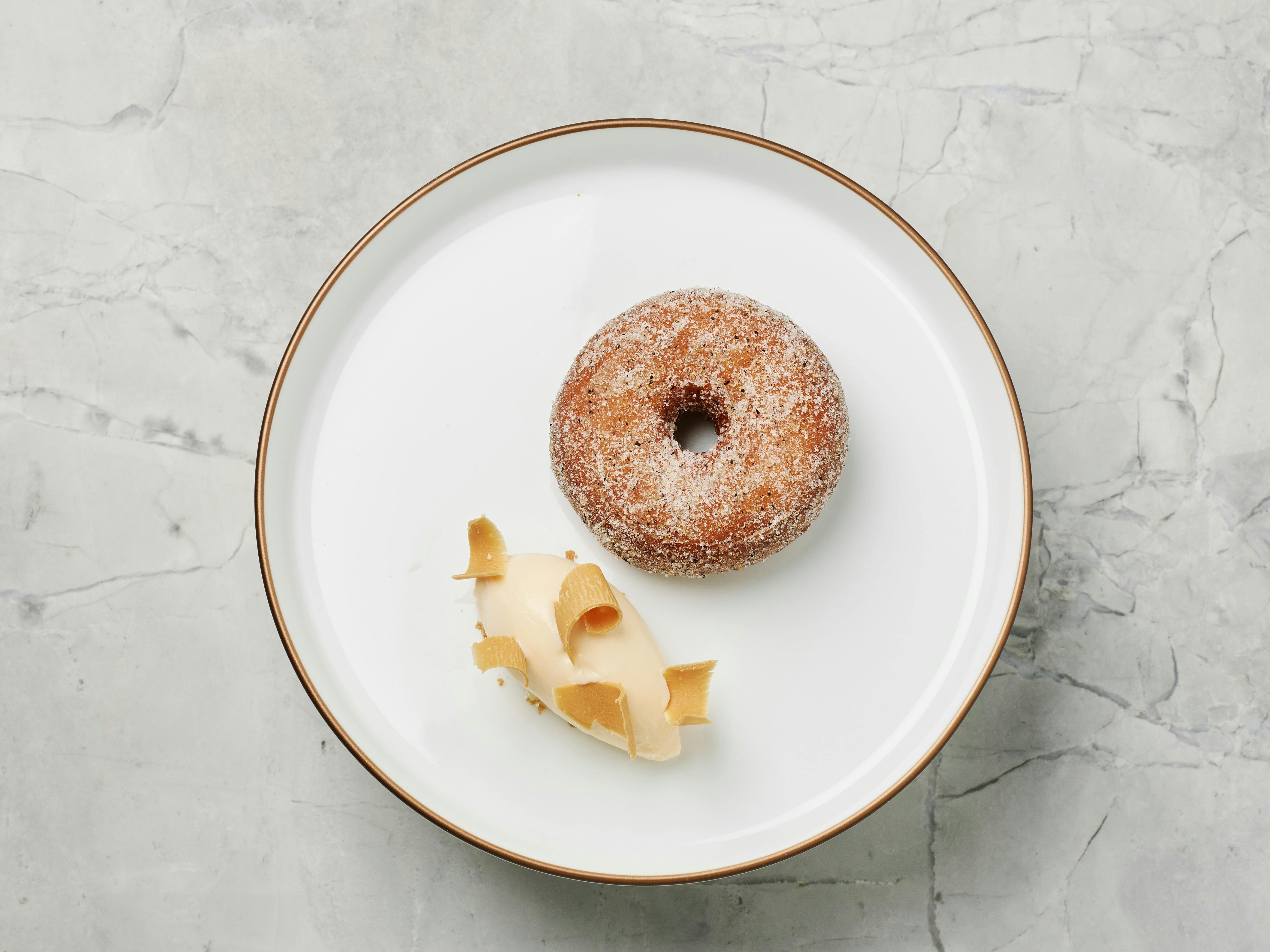Bombolone, caramelised white chocolate