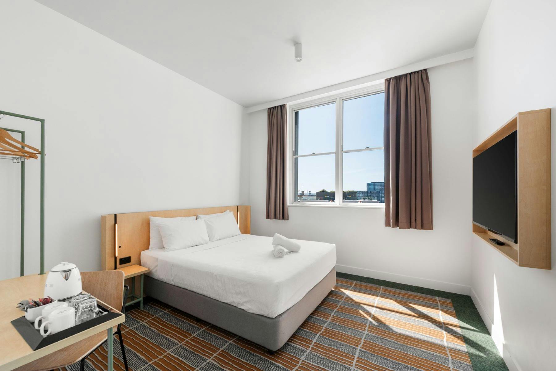 Queen Opera Harbour View Ensuite