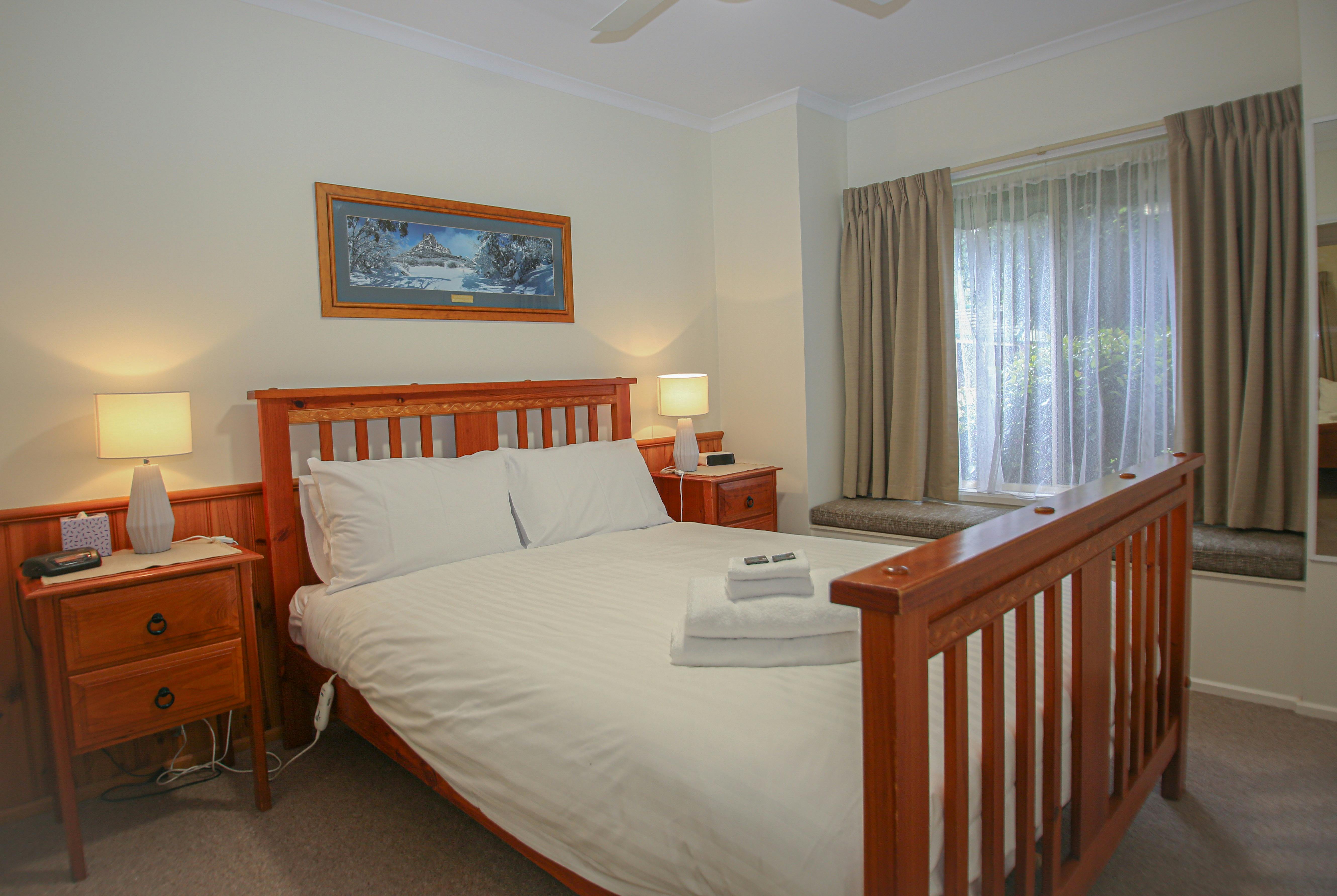 Queen room at Silver Birches Unit 5